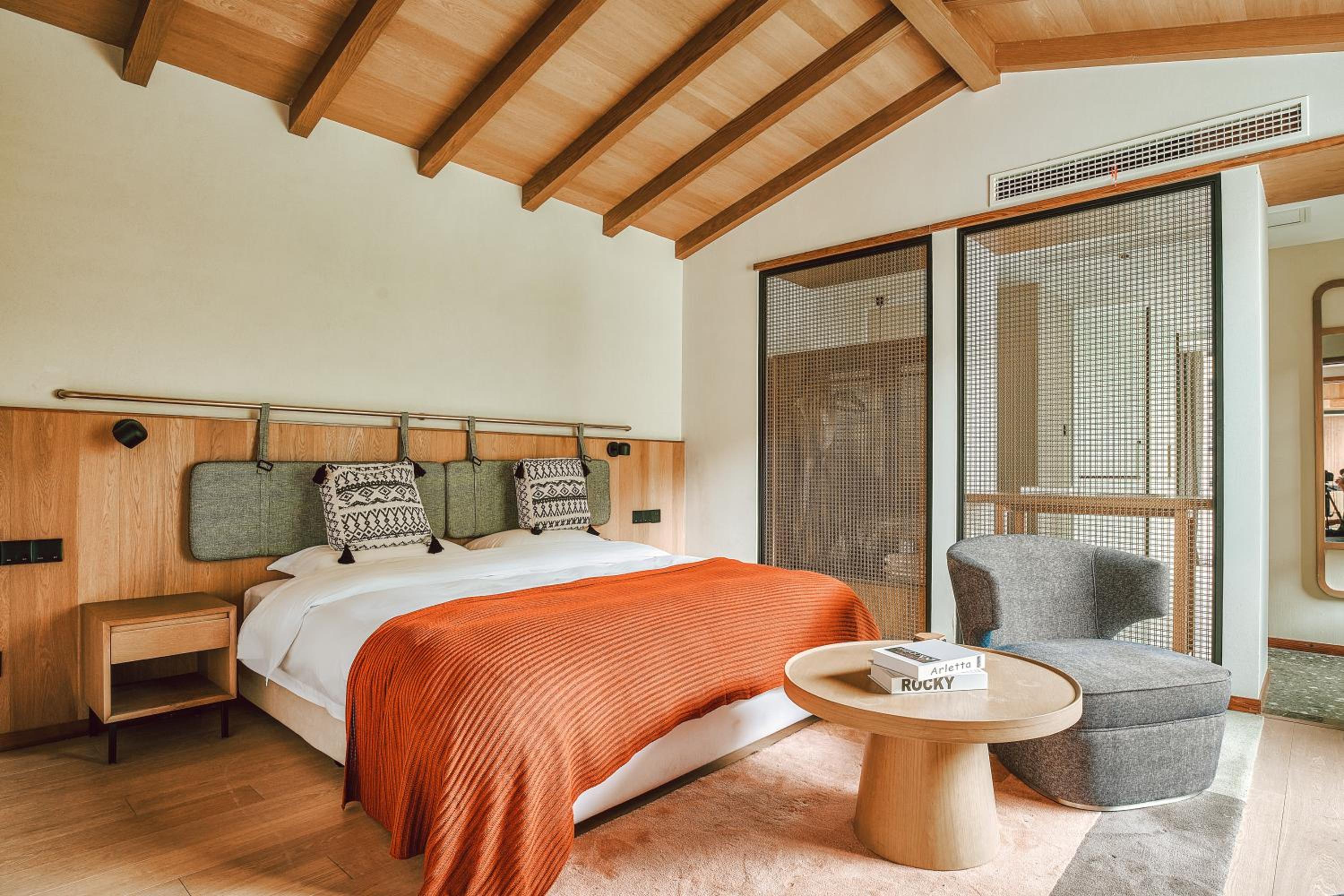 Light Luxury King Room photo 1