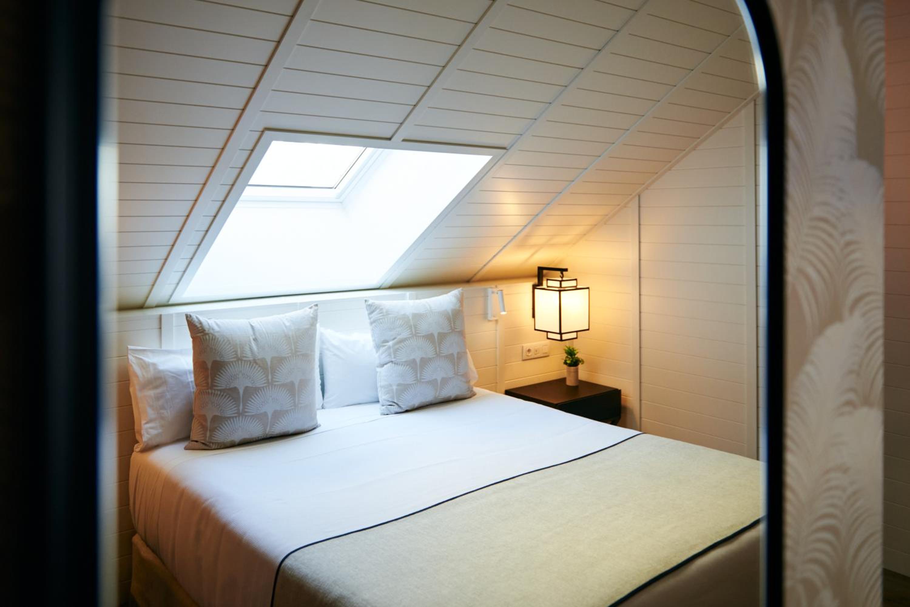 Superior Double or Twin Room (1-2 People) thumbnail 6