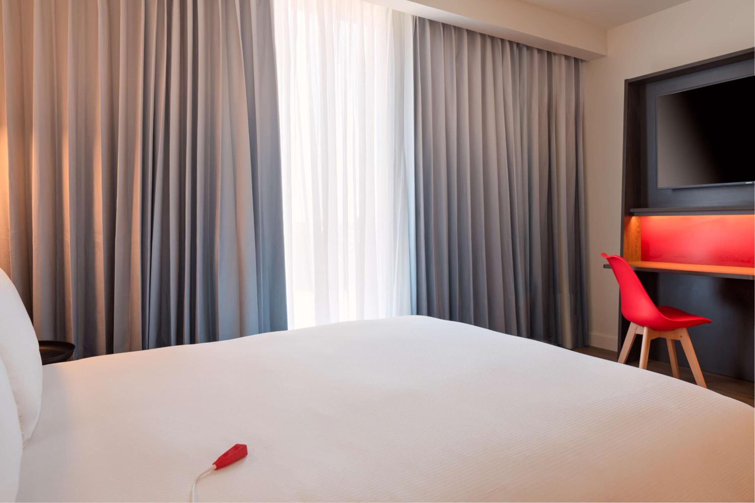 Queen Room - Accessible - Photo 1