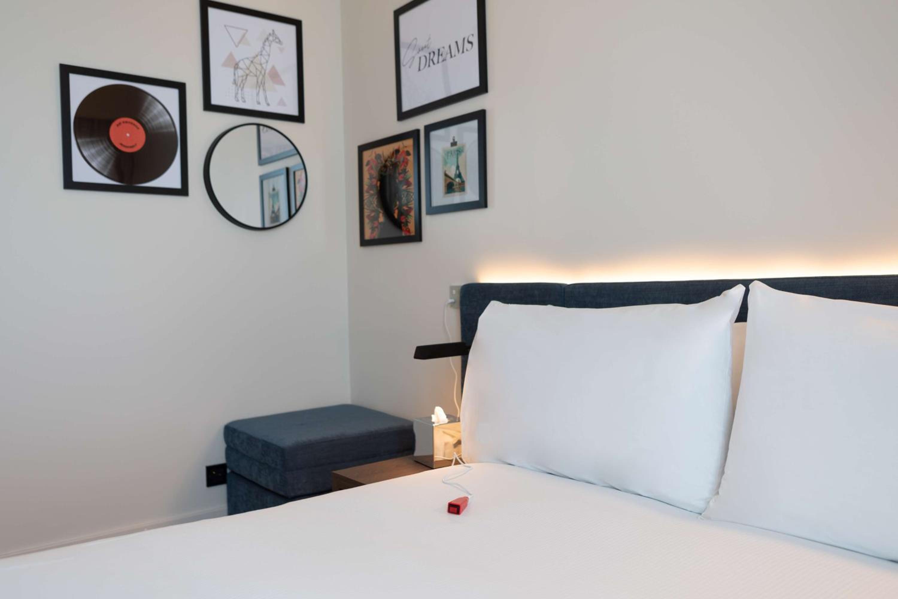 Queen Room - Accessible - Photo 7