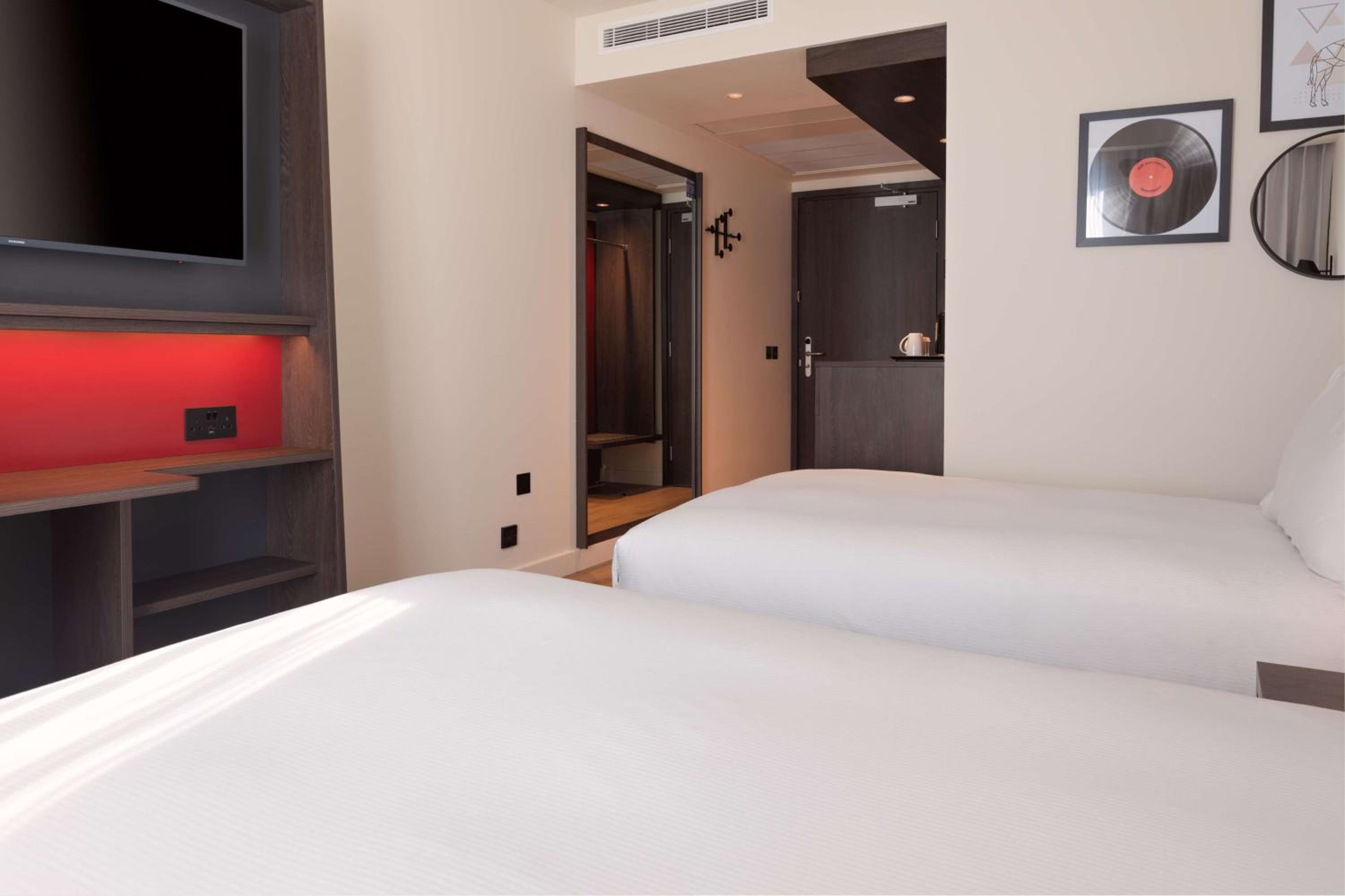 Twin Room - Photo 3