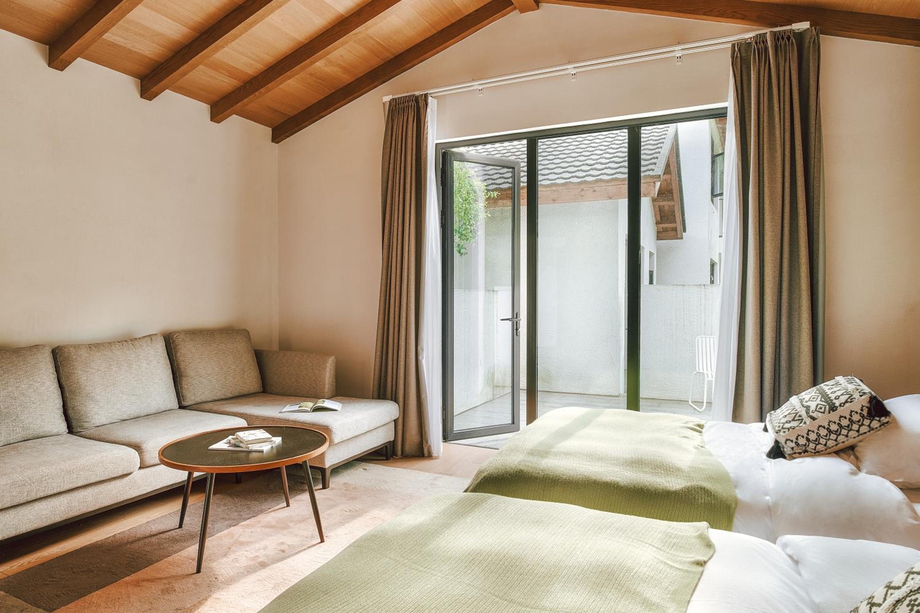 Courtyard Twin Room photo 2