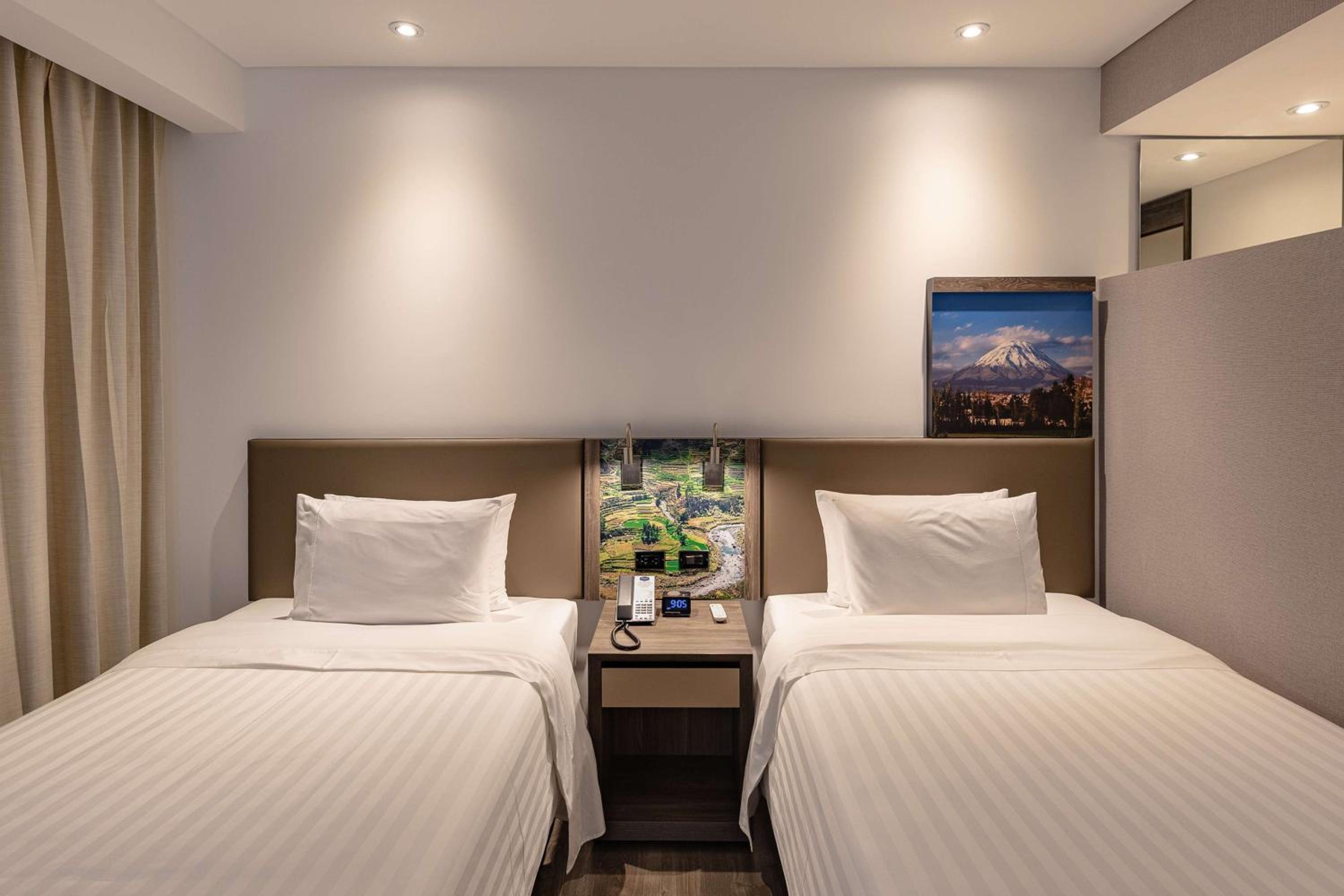 Twin Room - Non-Smoking - Photo 2