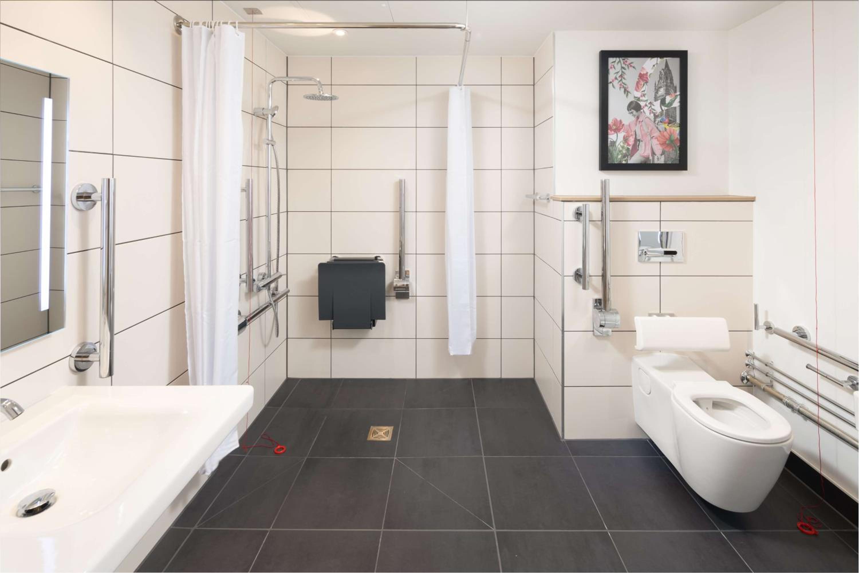 Queen Room - Mobility Access - Photo 3