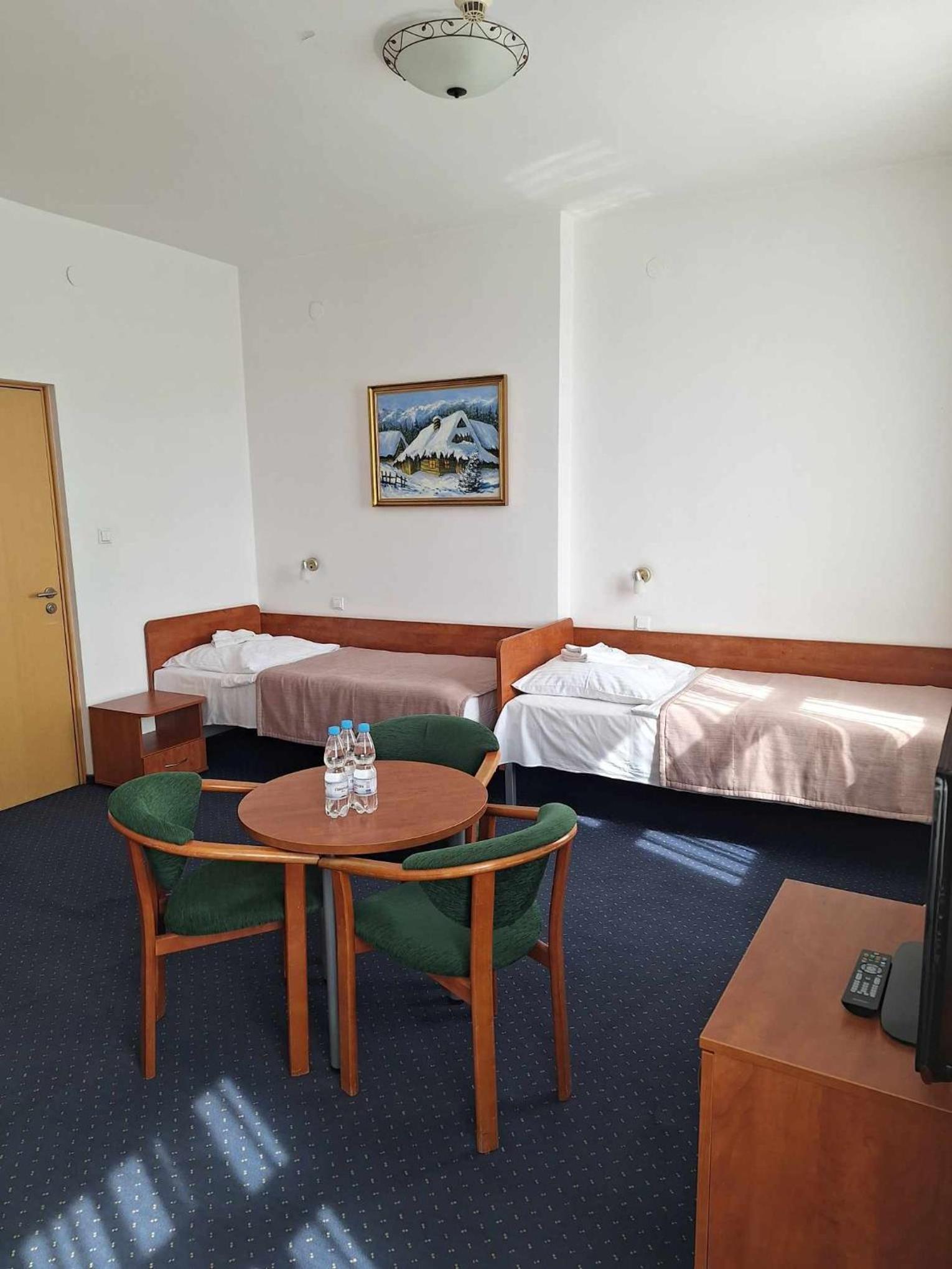 Economy Triple Room photo 1