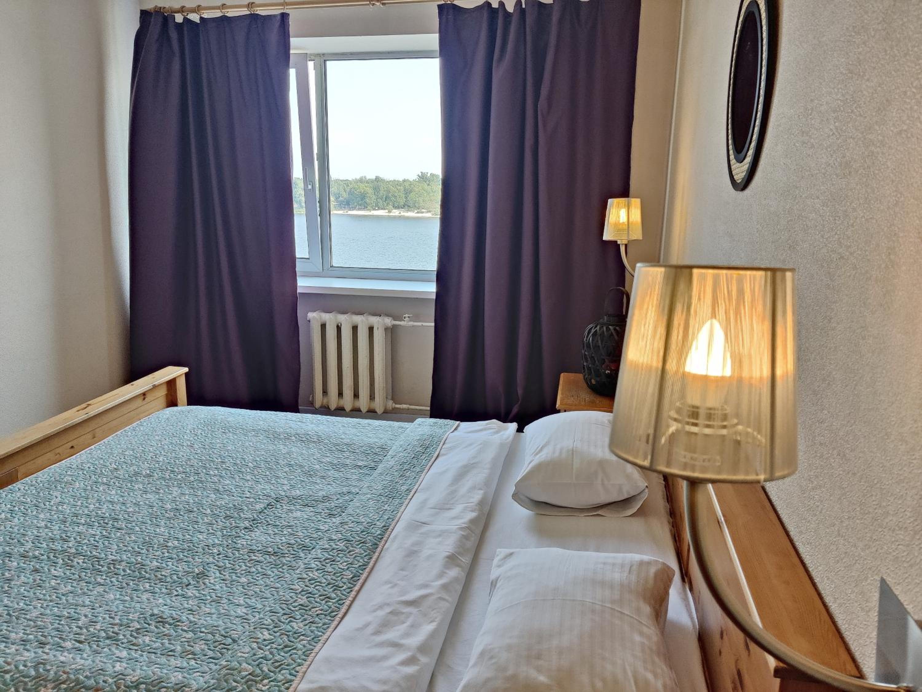 One-Bedroom Apartment Naberezhno-Khreshatyc'ka Str 11