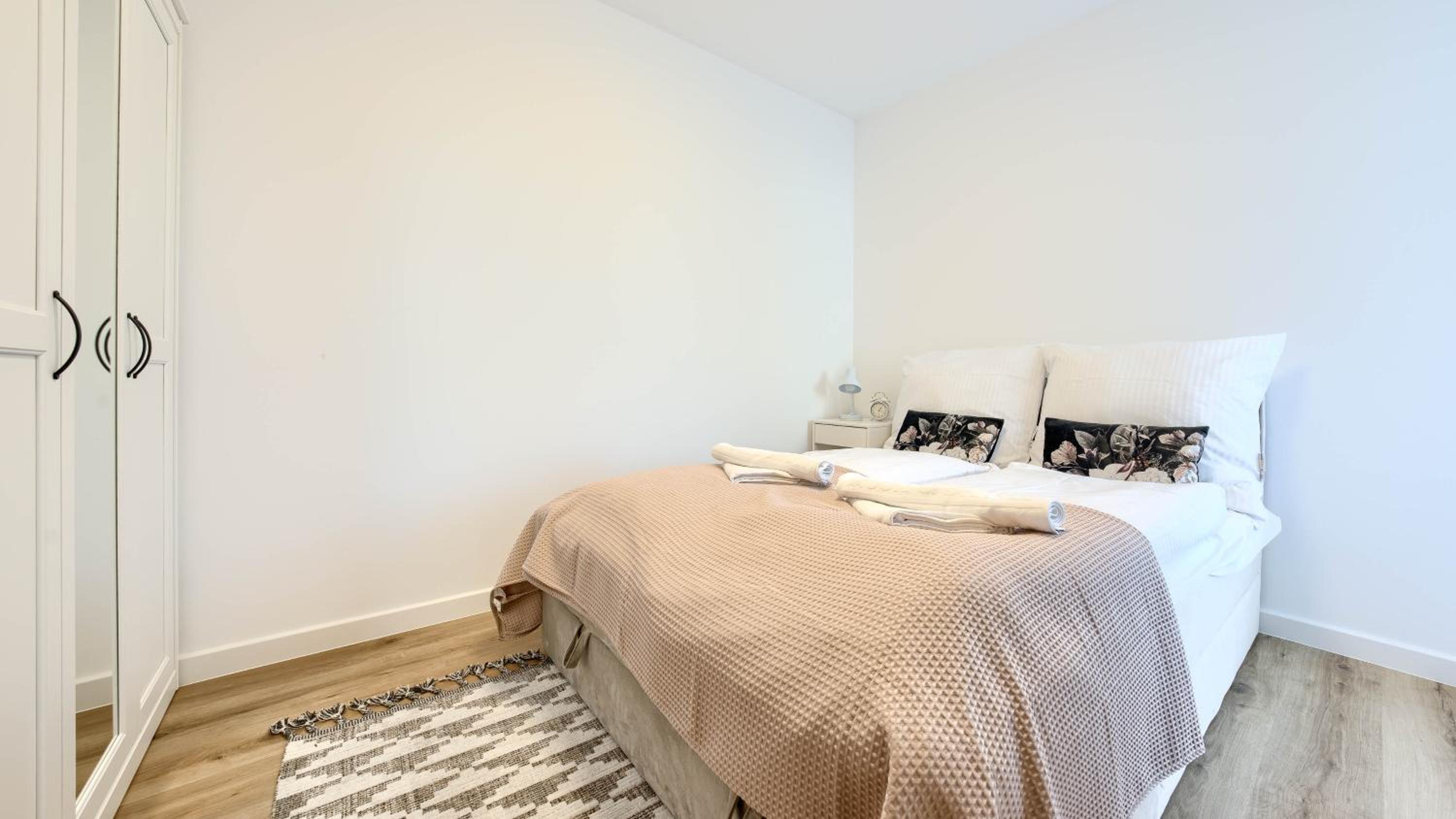 One-Bedroom Apartment photo 2