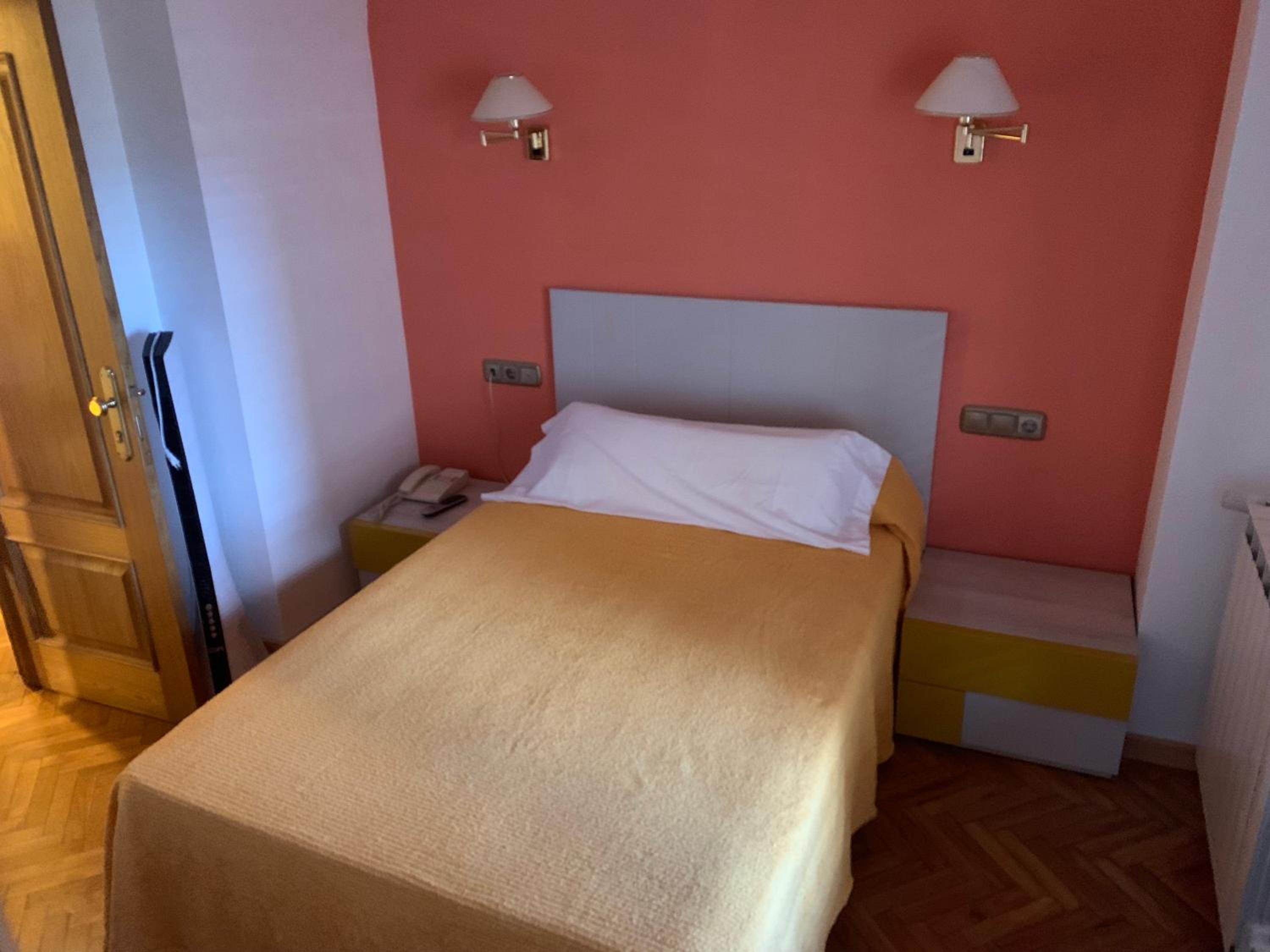 Single Room photo 3