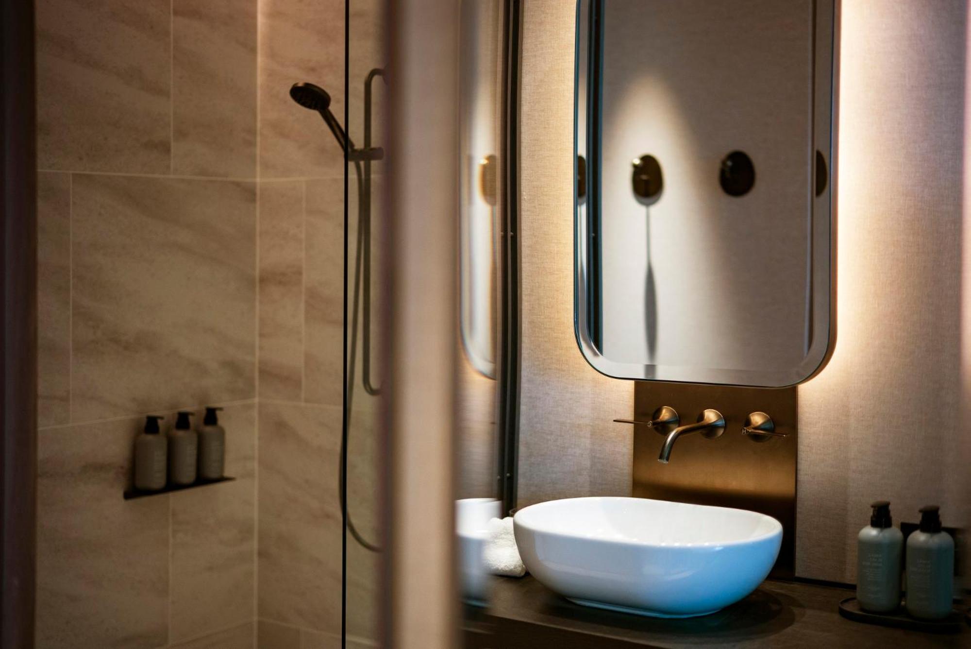 Double Room with Two Single Beds and Shower