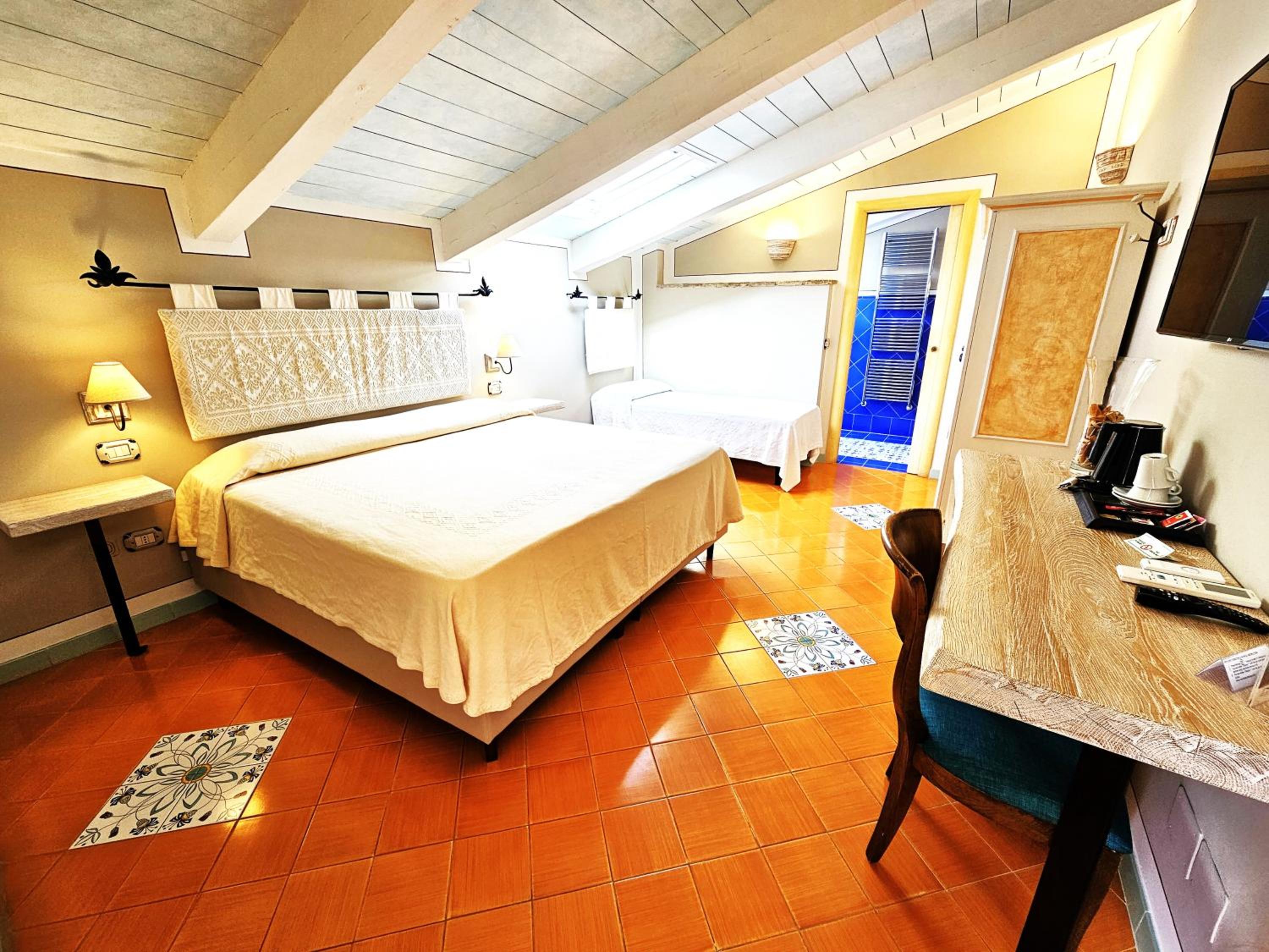 Standard Family Room - Photo 9