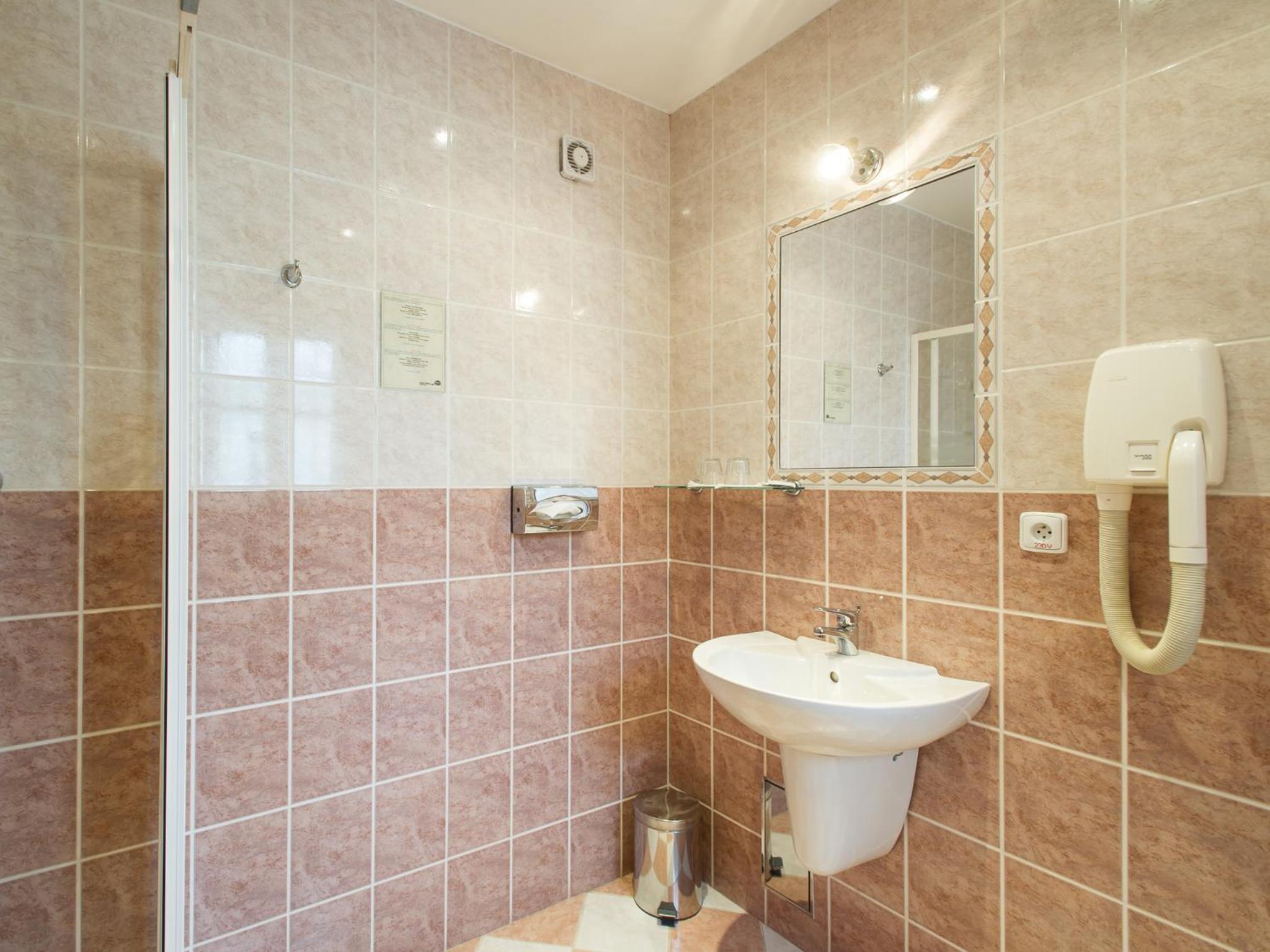 Double or Twin Room - Photo 7