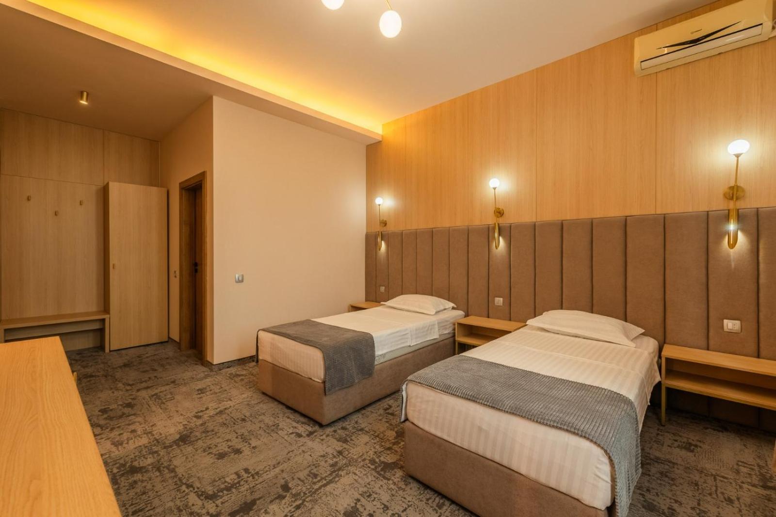 Twin Room - Photo 9