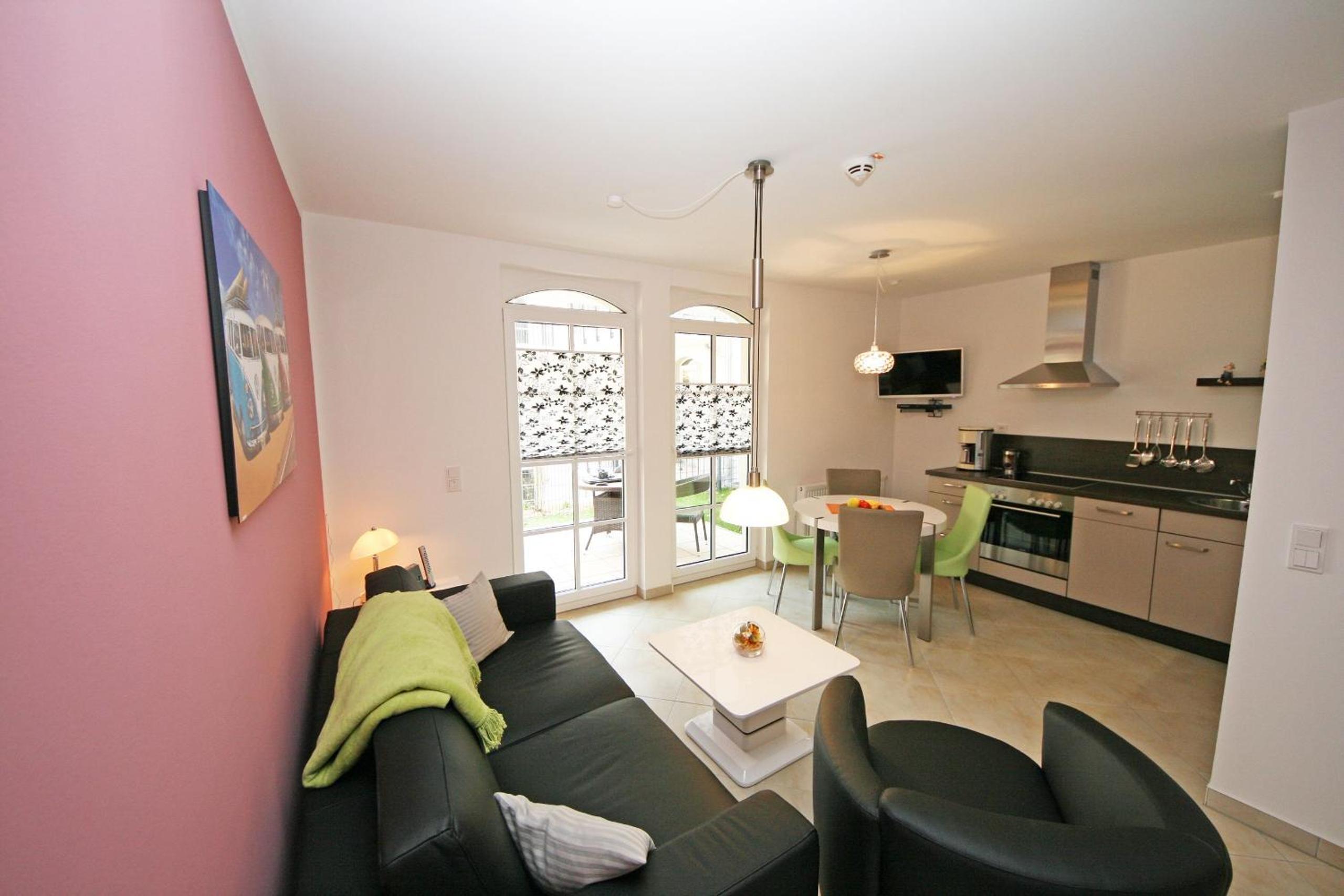 One-Bedroom Apartment with Terrace photo 1