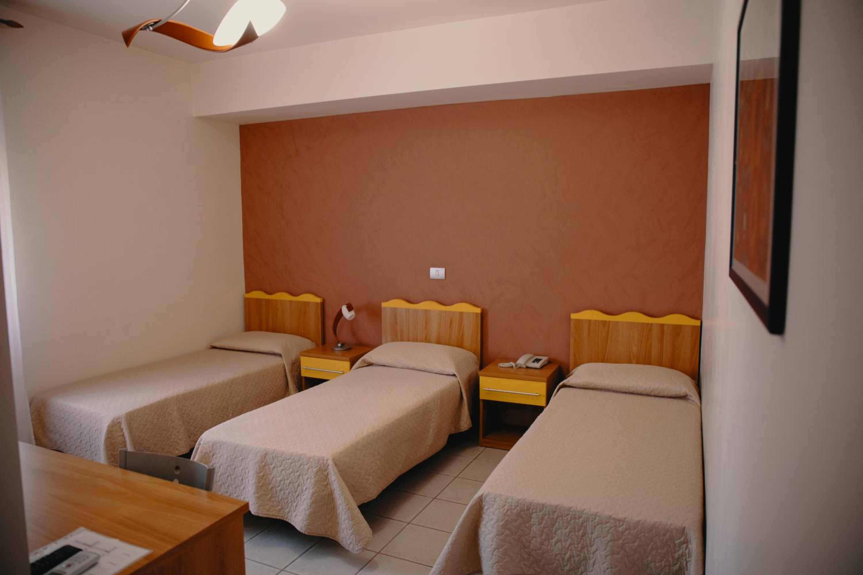 Triple Room photo 2