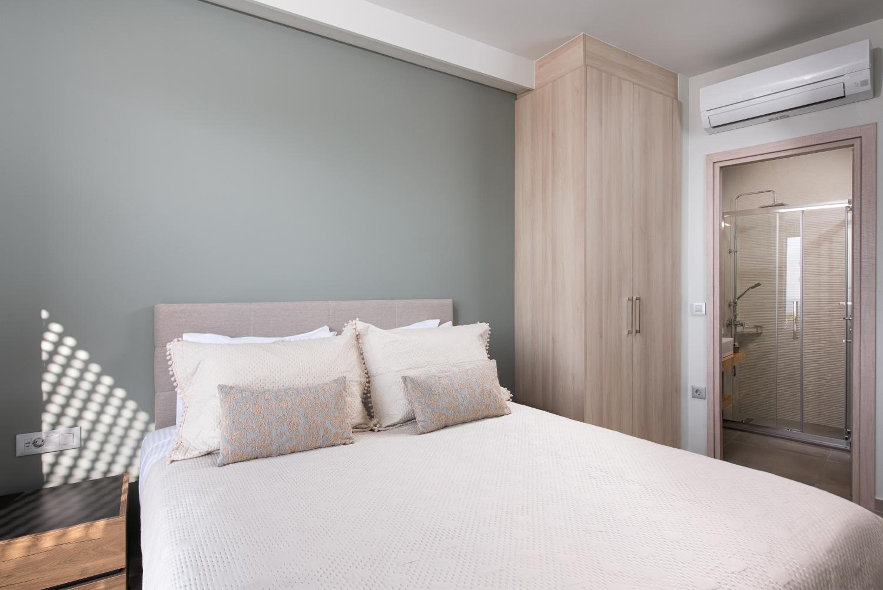 Standard Suite - Photo 6