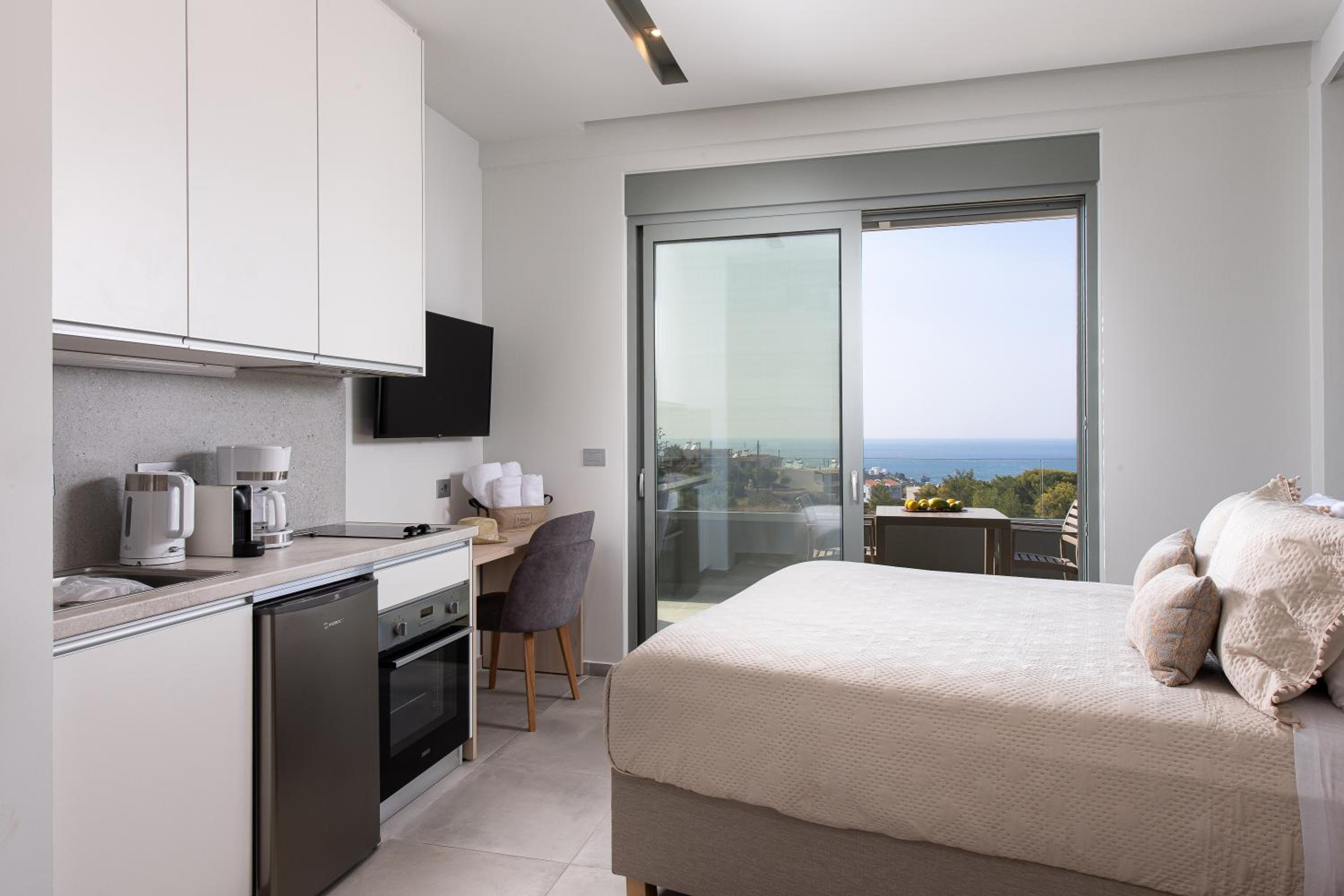 Standard Suite - Photo 4