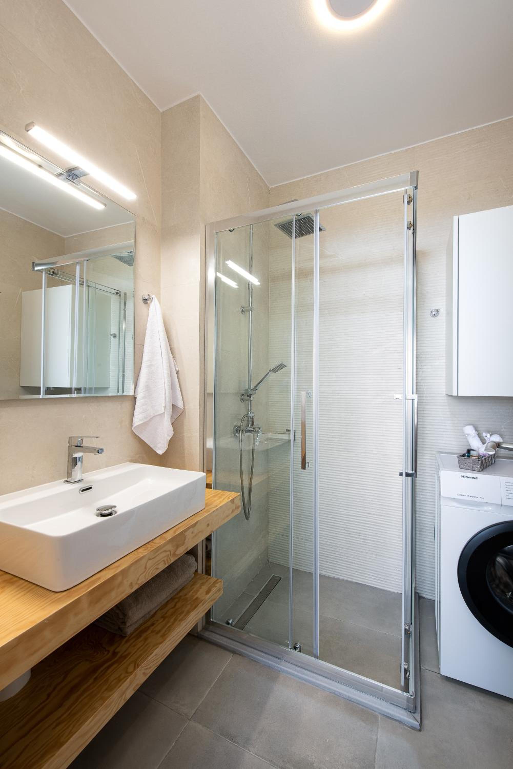 Standard Suite - Photo 3