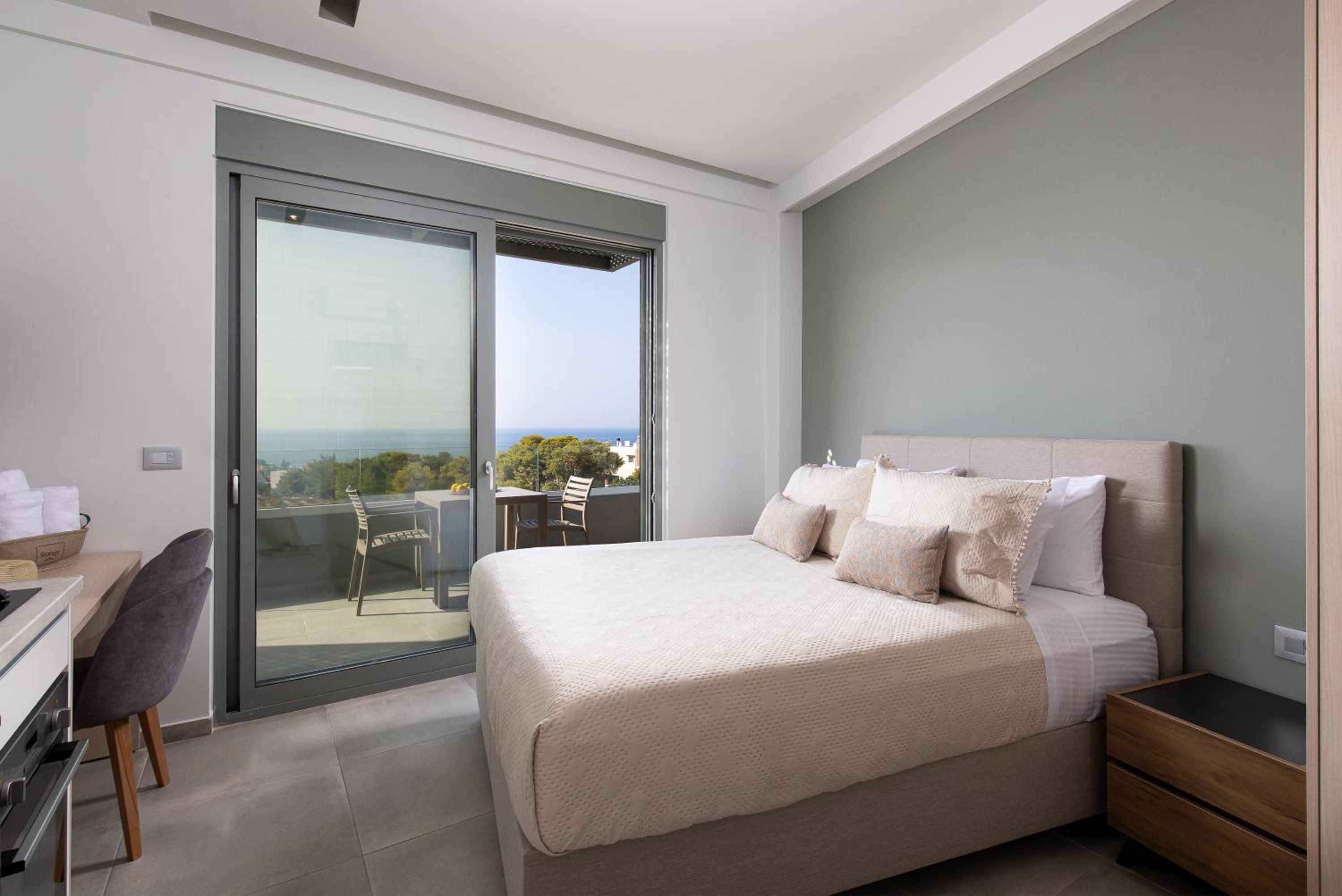 Standard Suite - Photo 15