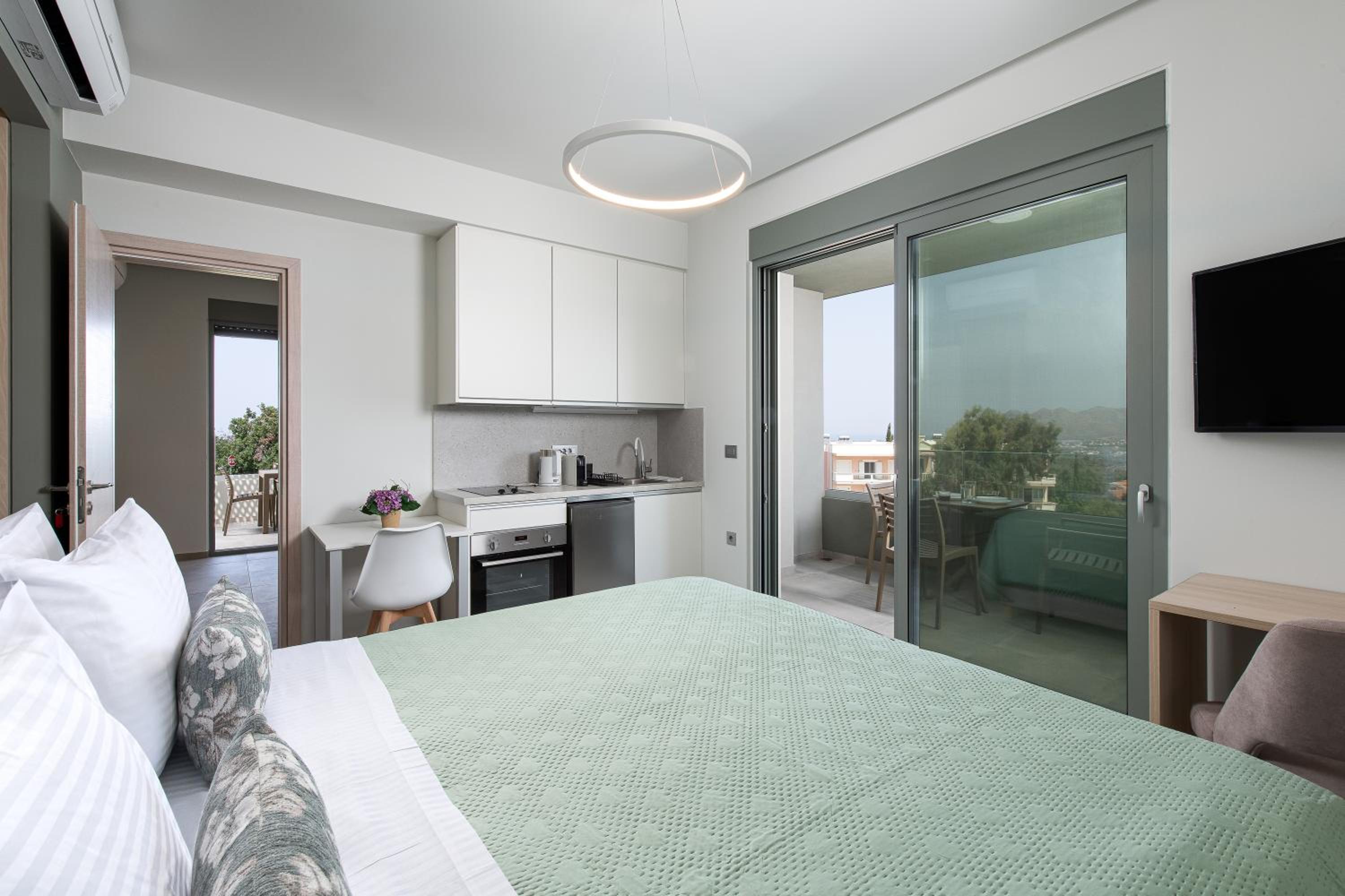 Standard Suite - Photo 10