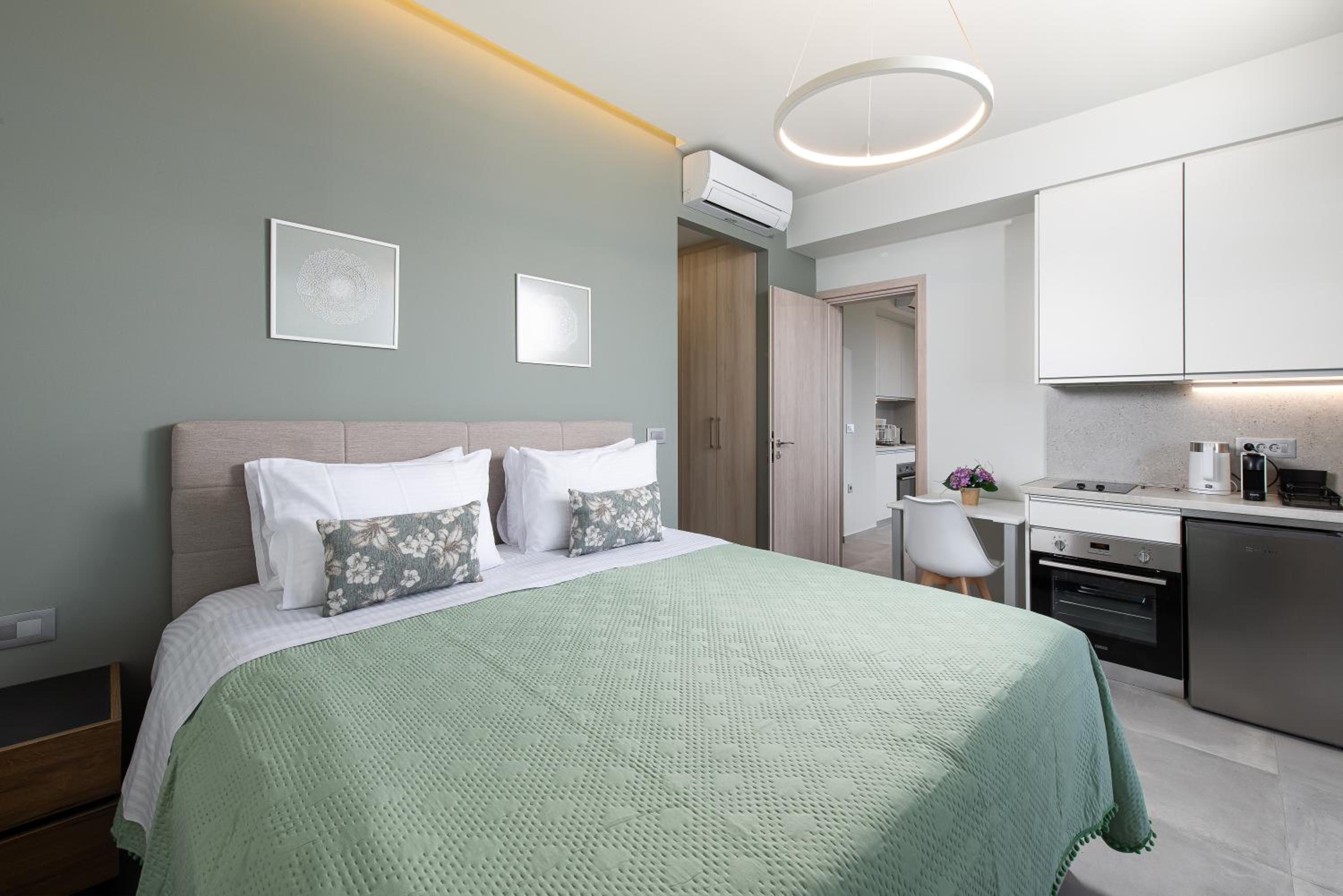 Standard Suite - Photo 11