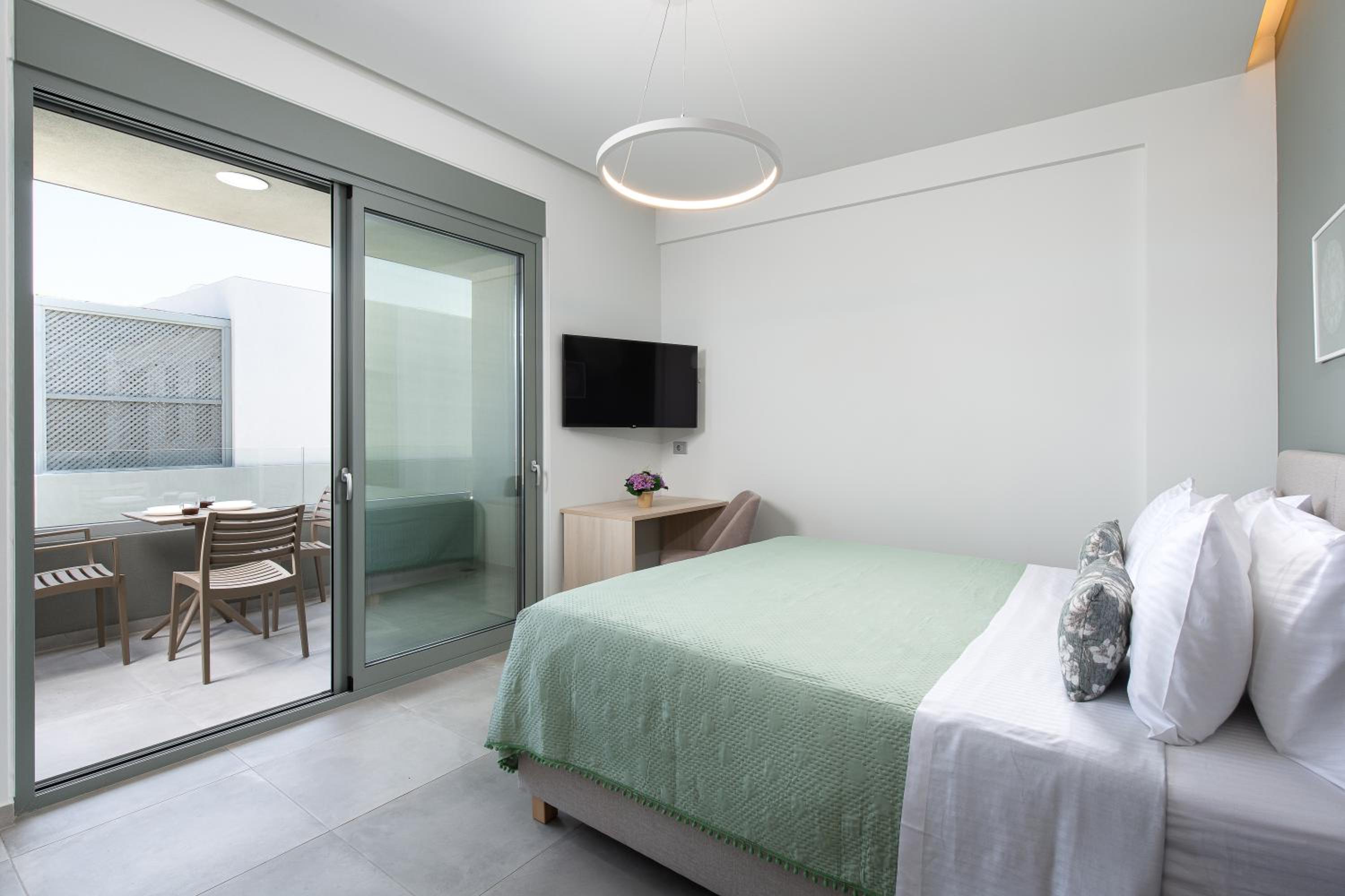 Standard Suite - Photo 19