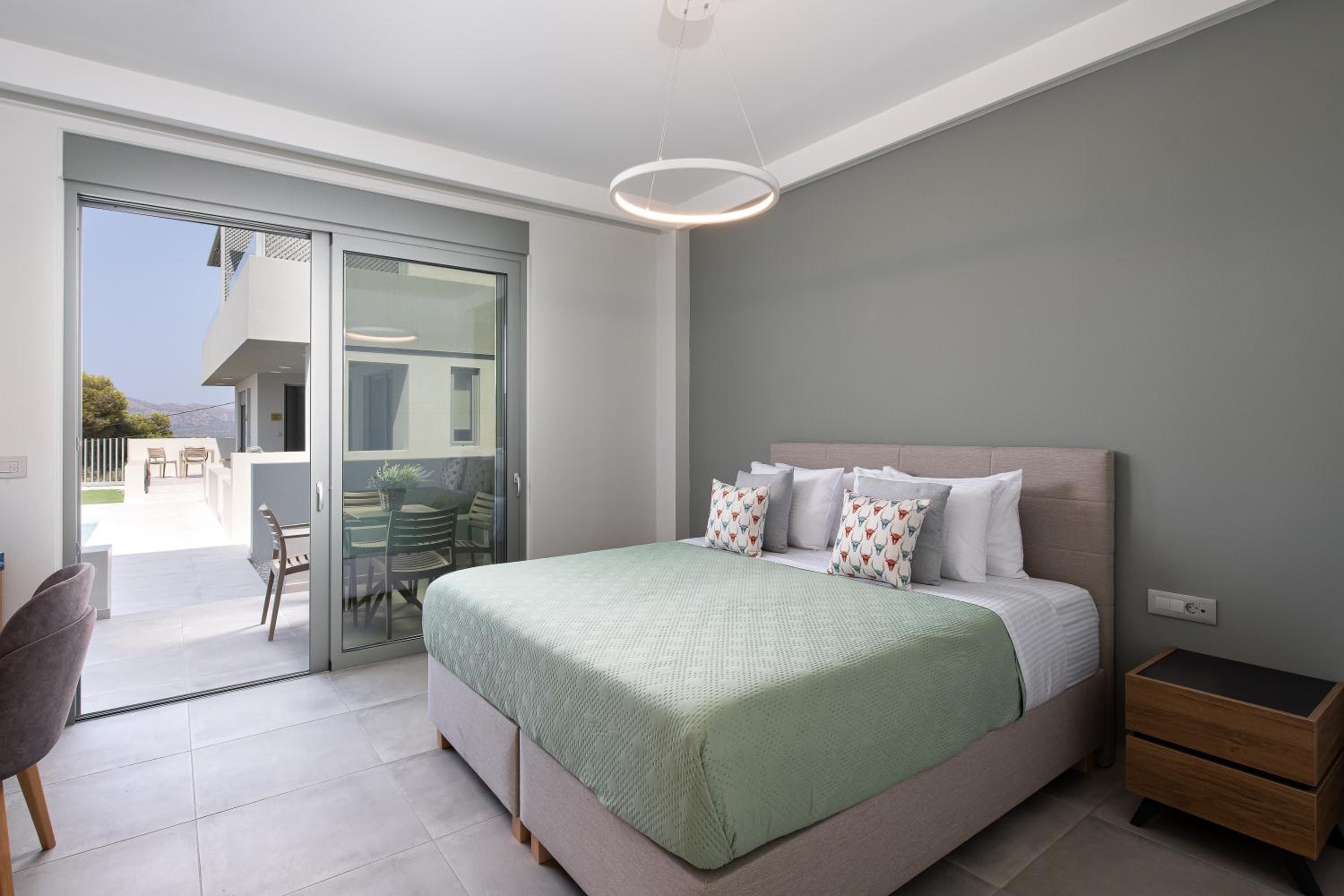 Superior Suite - Photo 8