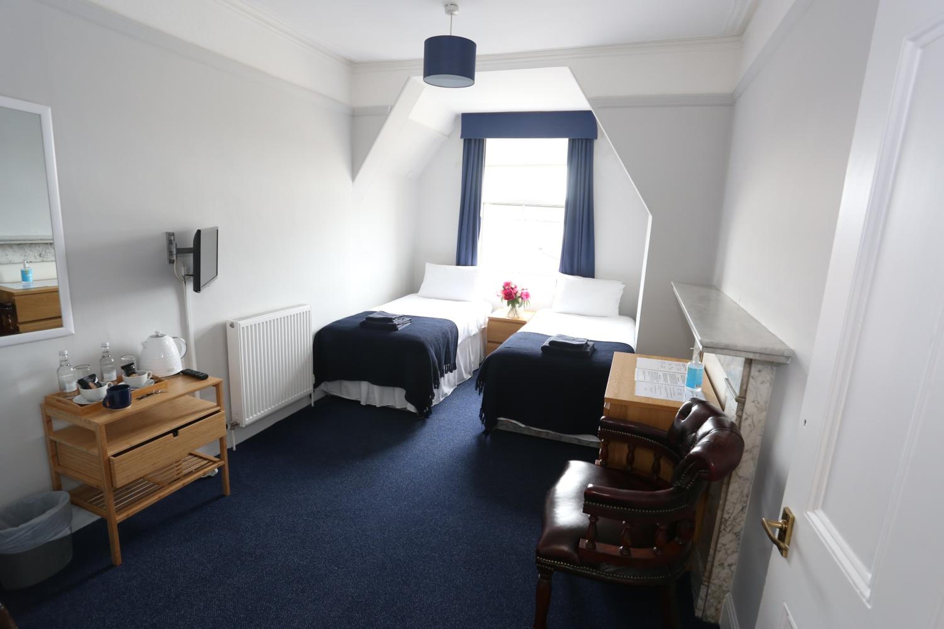 Twin Room - Photo 1