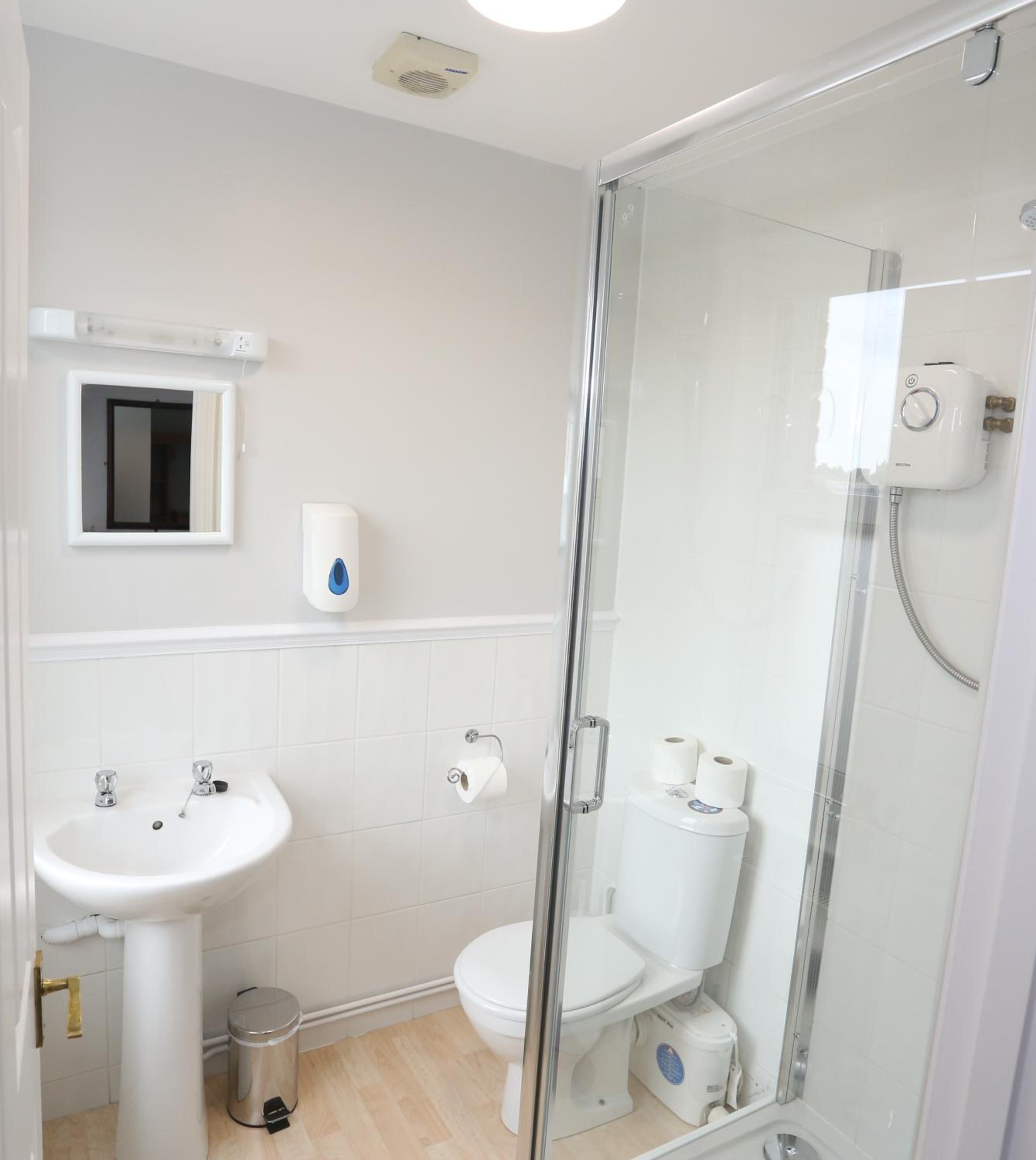 Standard Twin Room - Photo 4