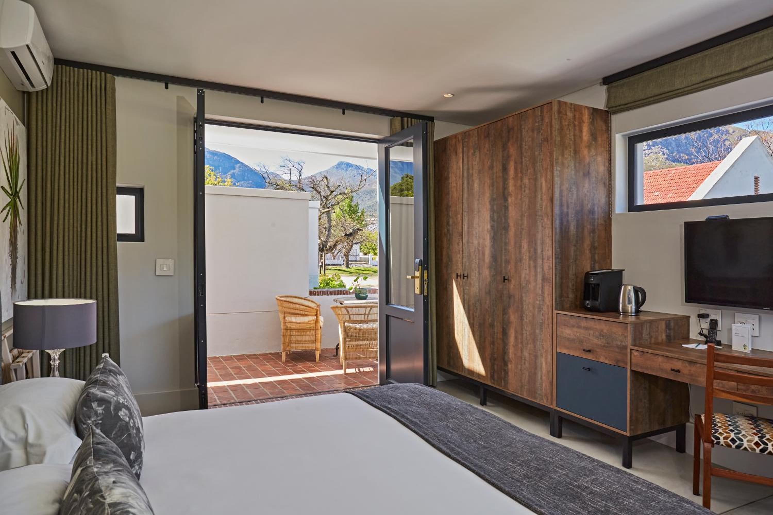 Superior Deluxe Room - Photo 7
