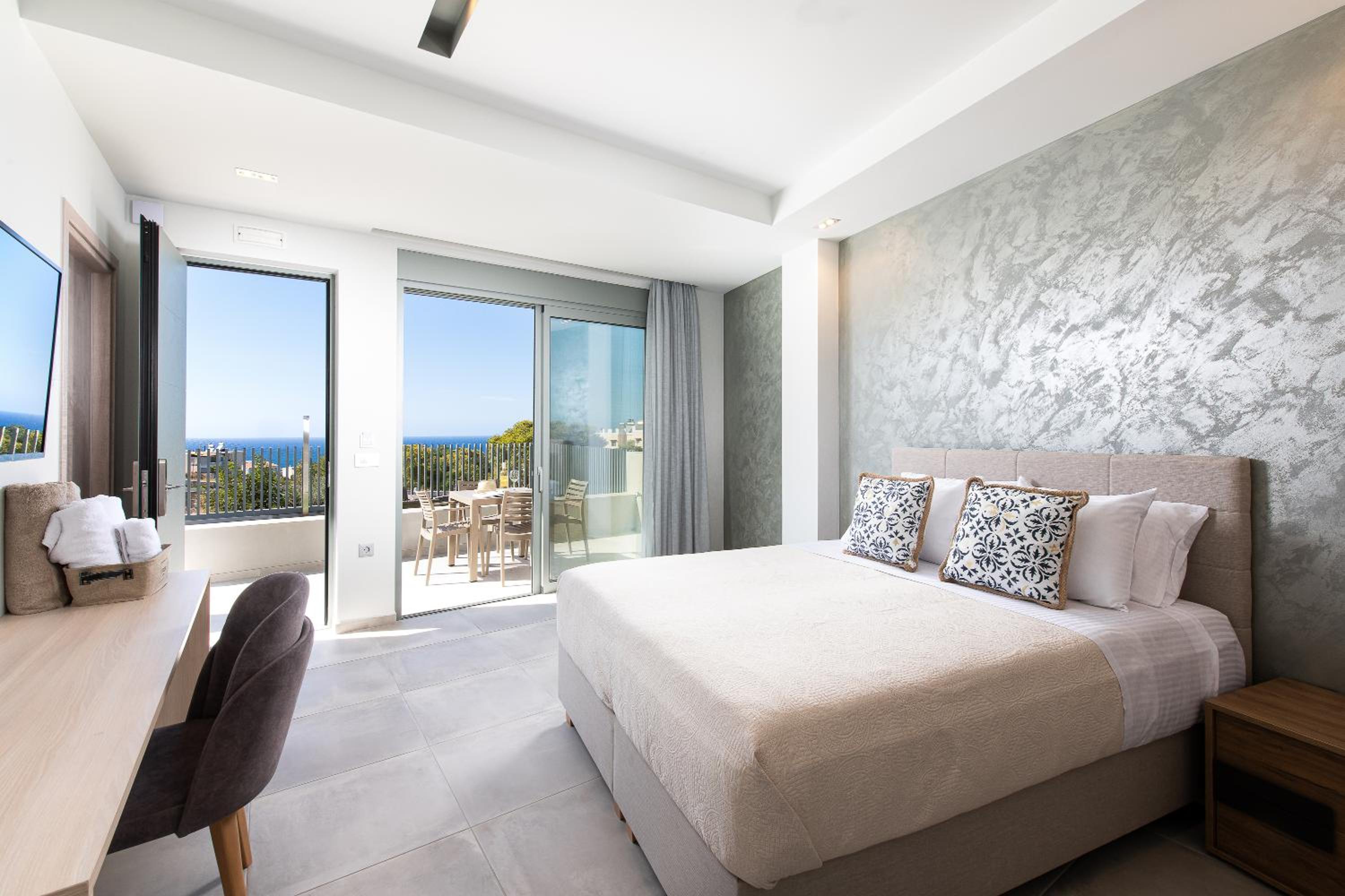 Deluxe Suite - Photo 1