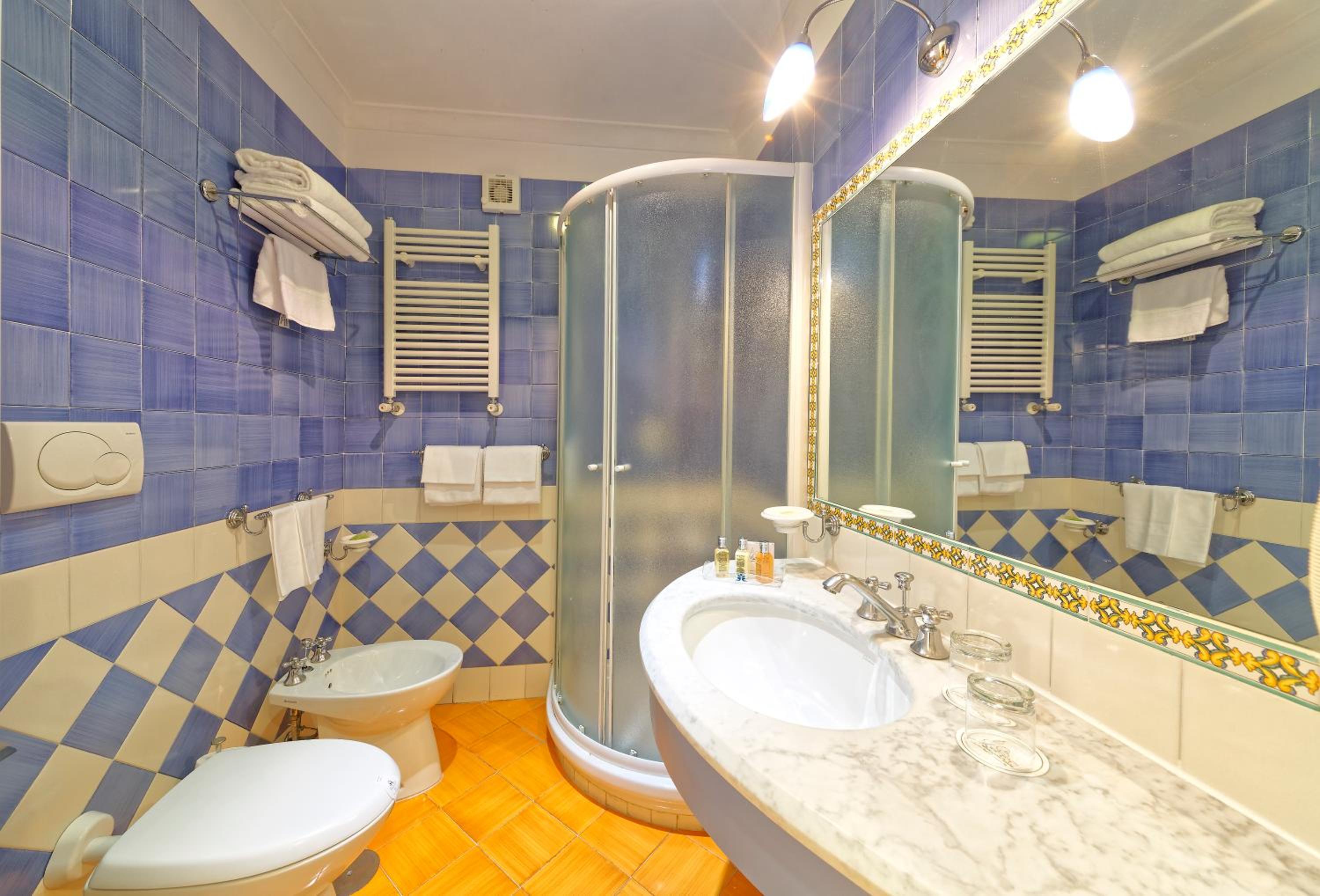 Double or Twin Room - Photo 4