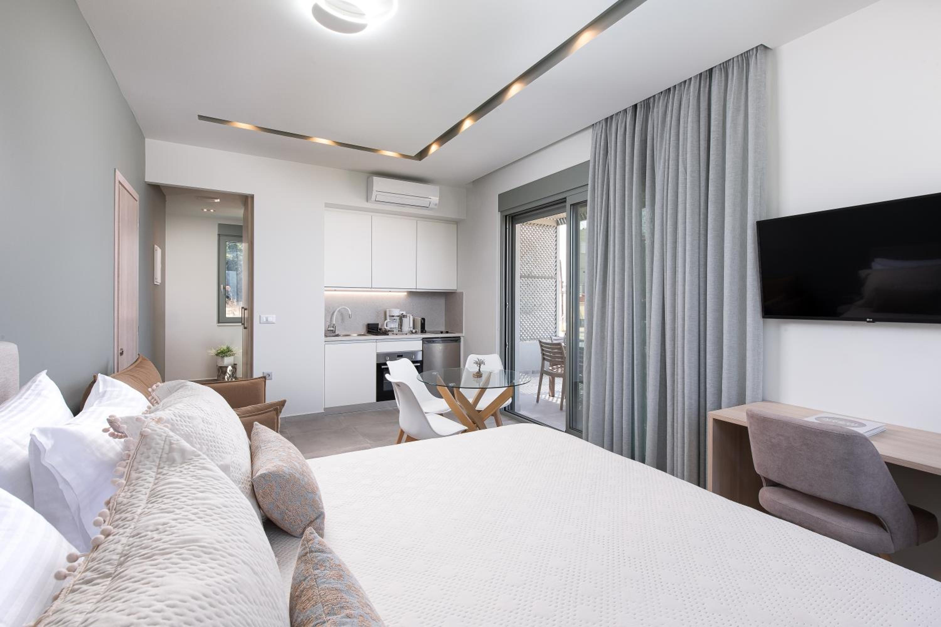 Suite with Pool View