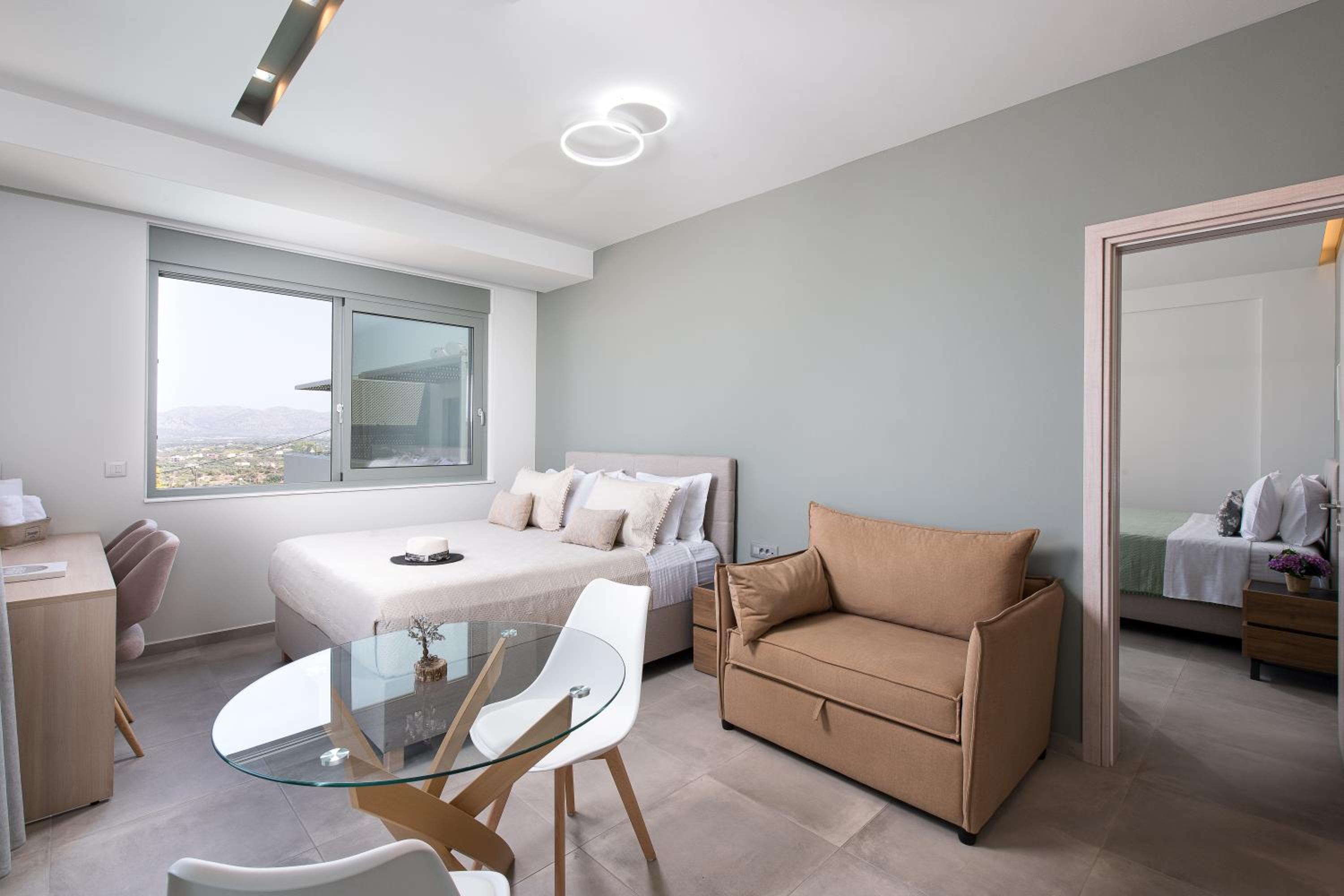 Standard Suite - Photo 1