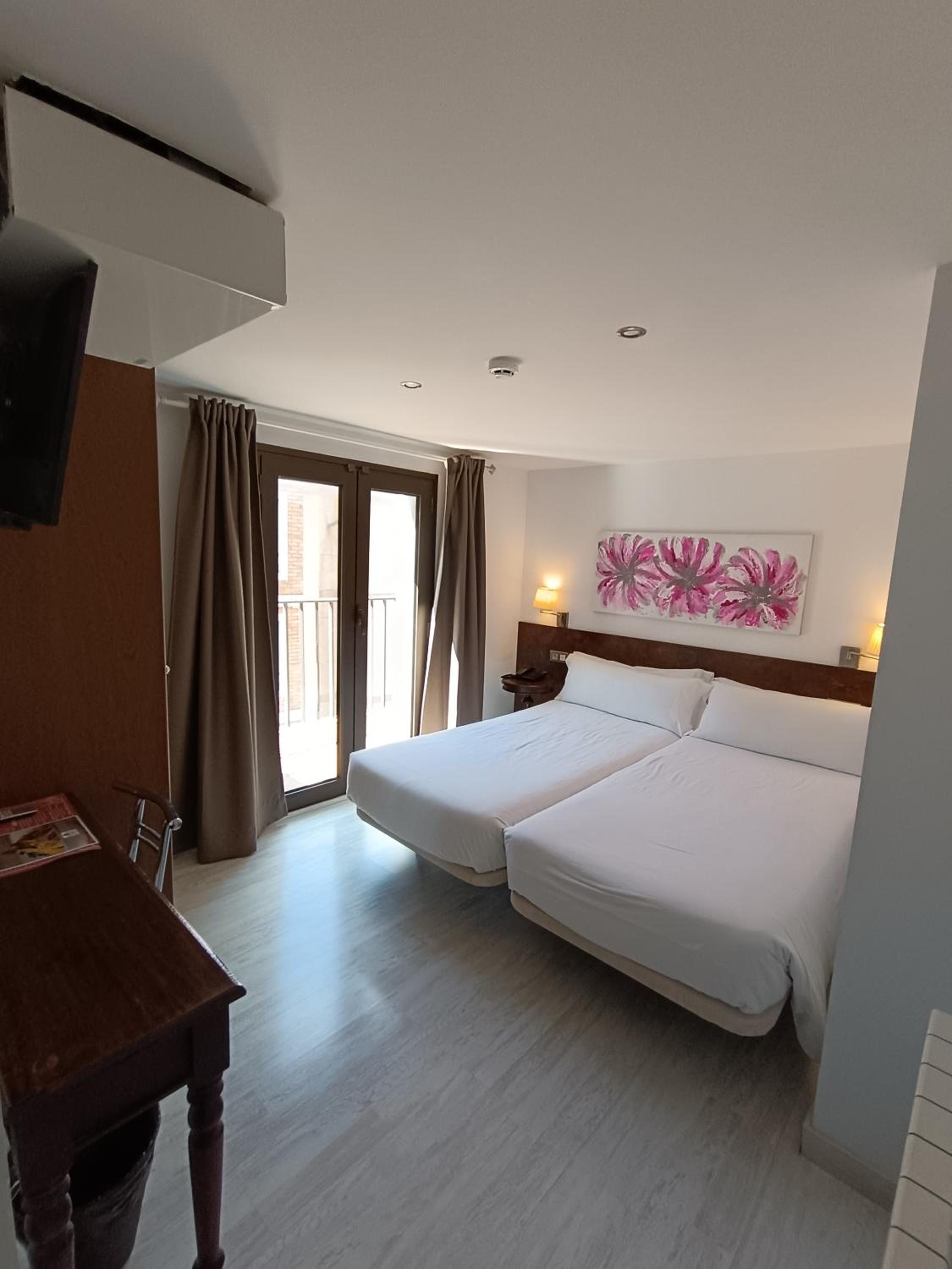 Twin Room with Balcony photo 3