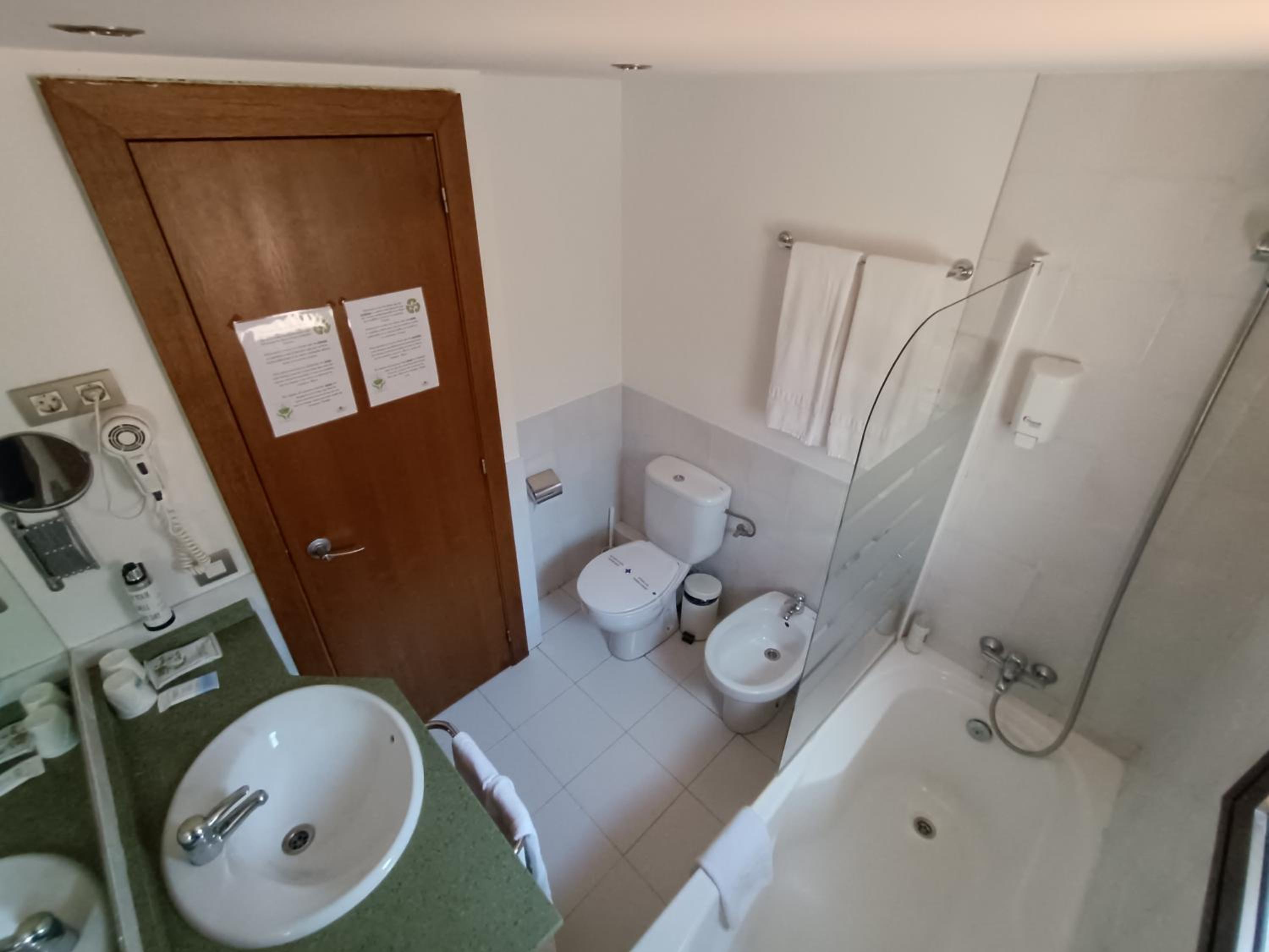 Twin Room with Balcony photo 2