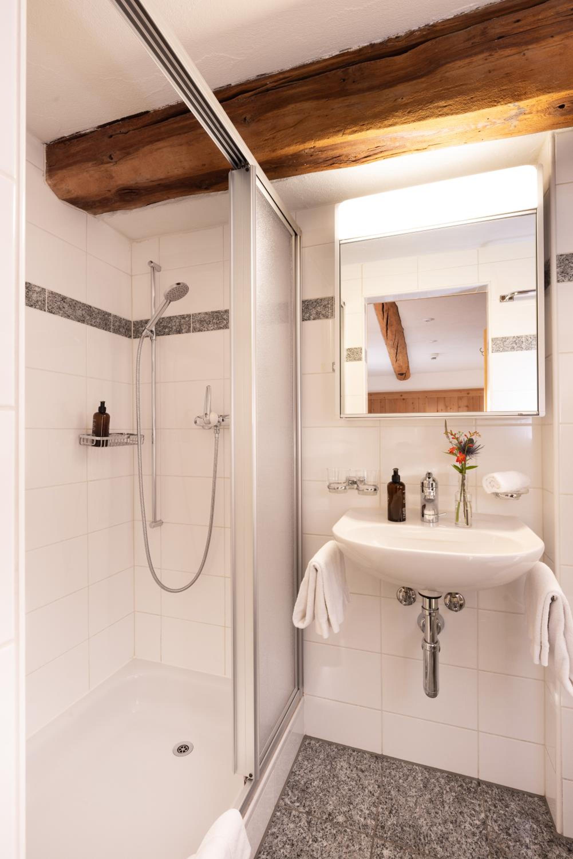 Standard Double Room - Photo 3