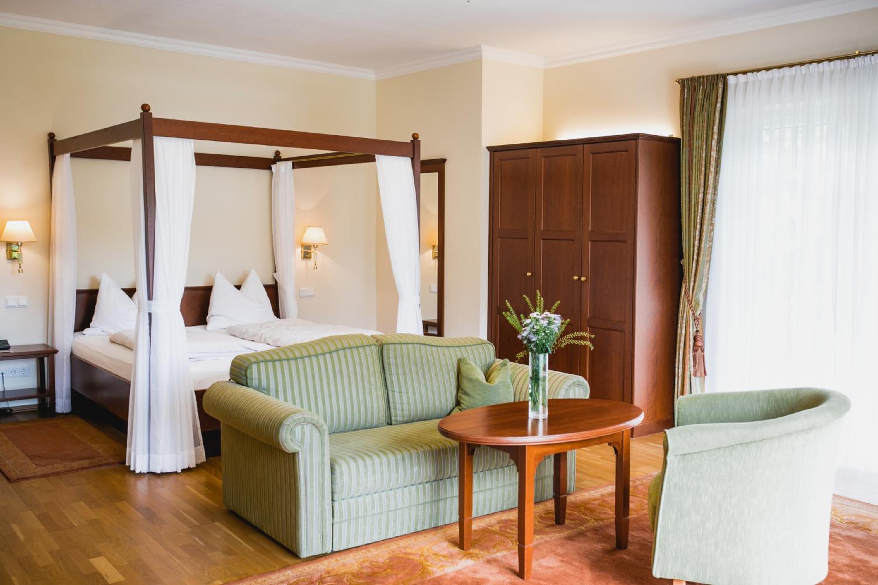 Junior Suite with Garden View photo 3