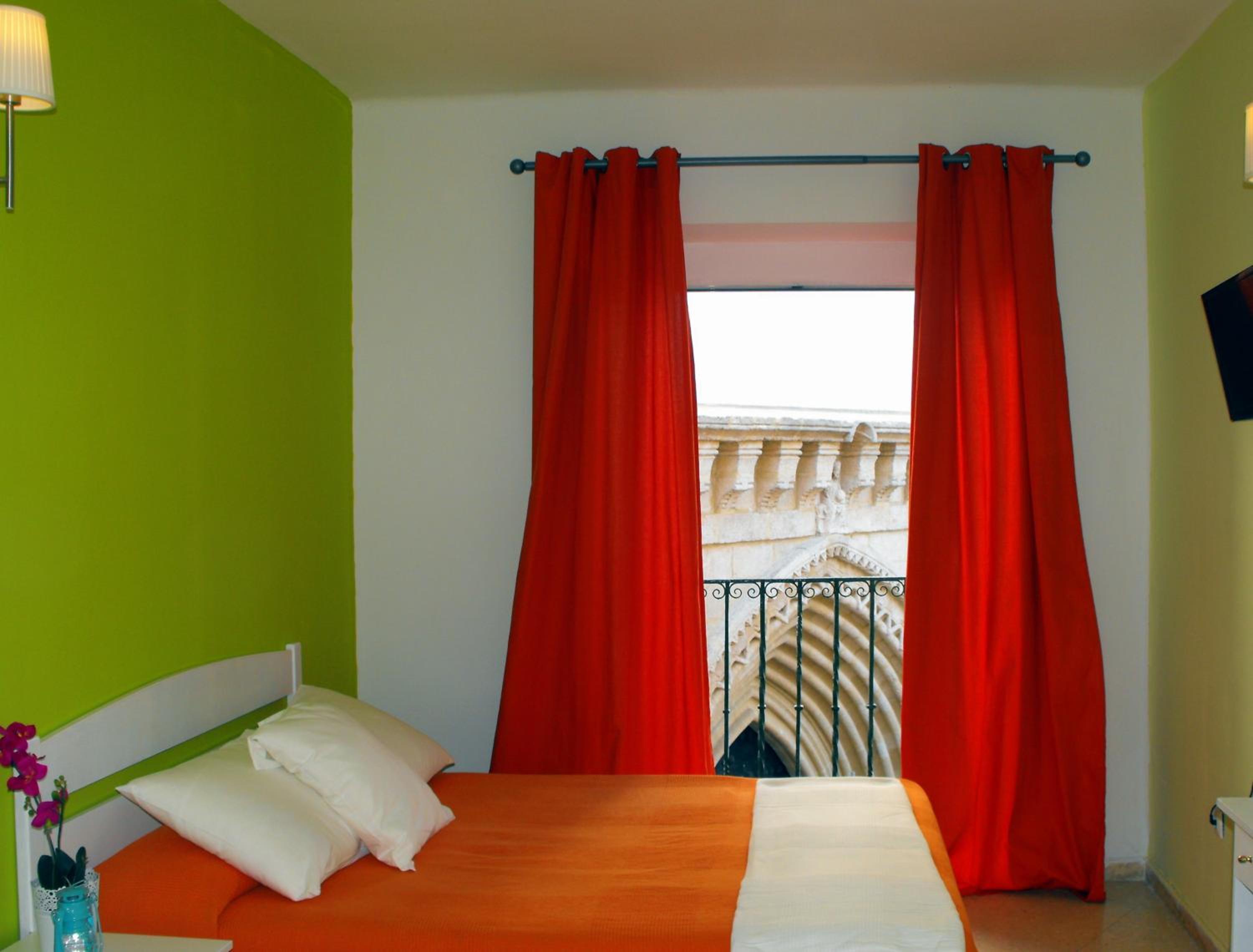 Double Room - Photo 15
