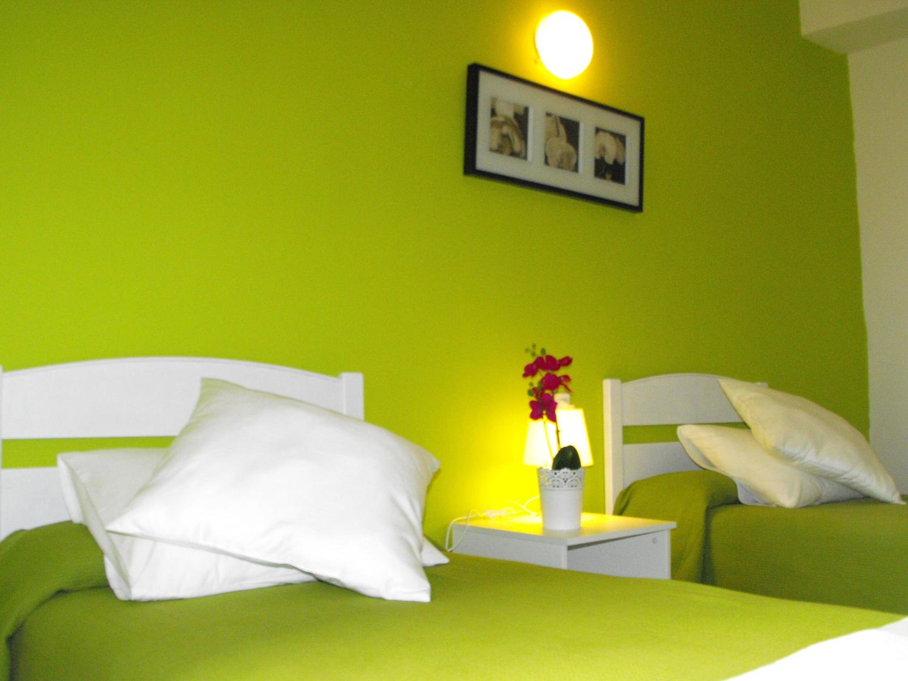 Twin Room - Photo 2