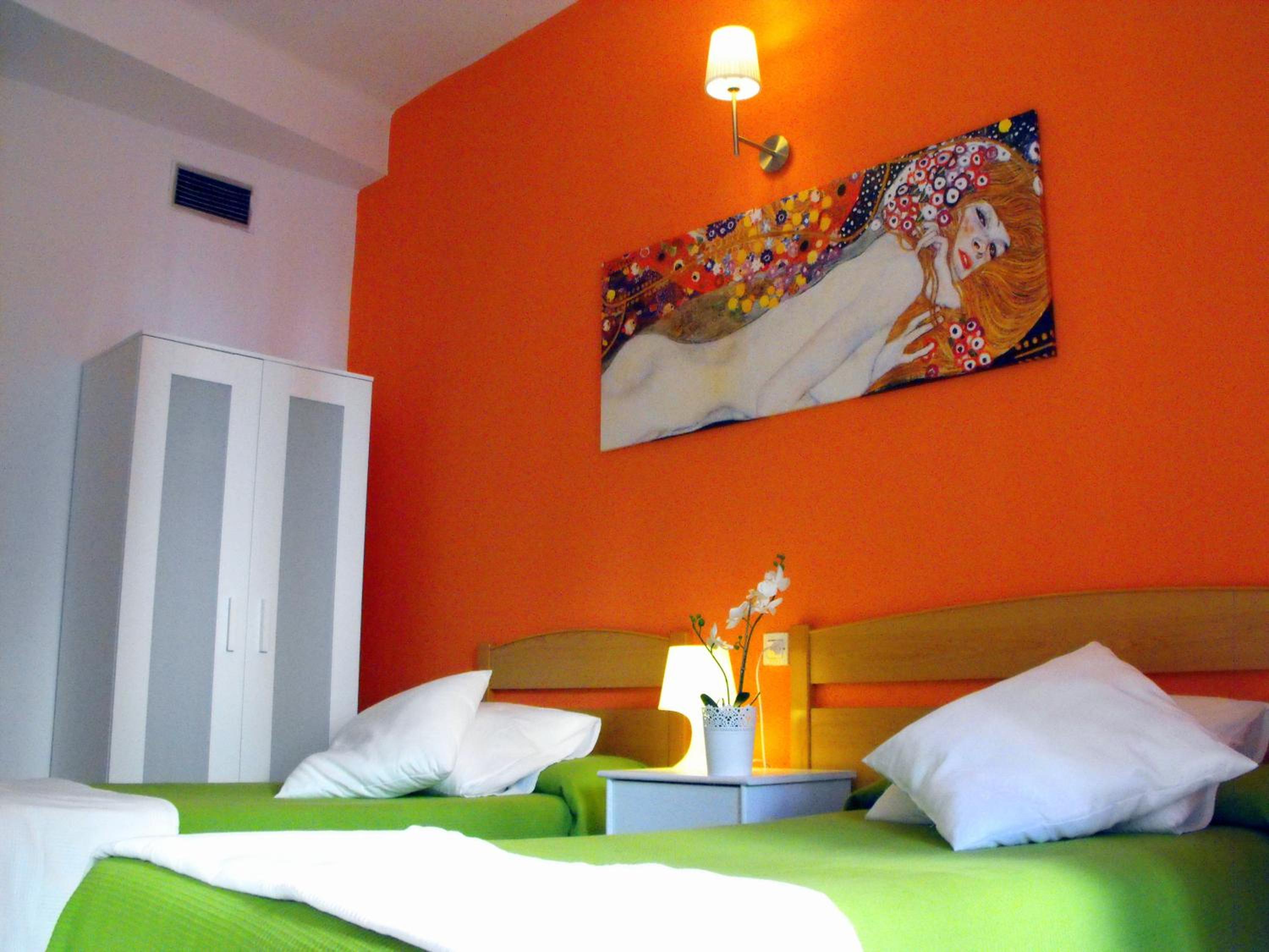 Twin Room - Photo 20