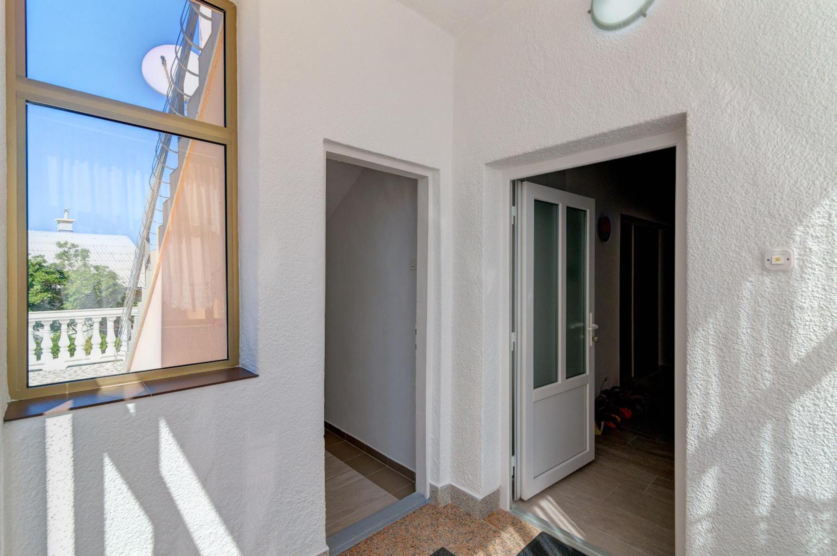 Three-Bedroom Apartment - Photo 23