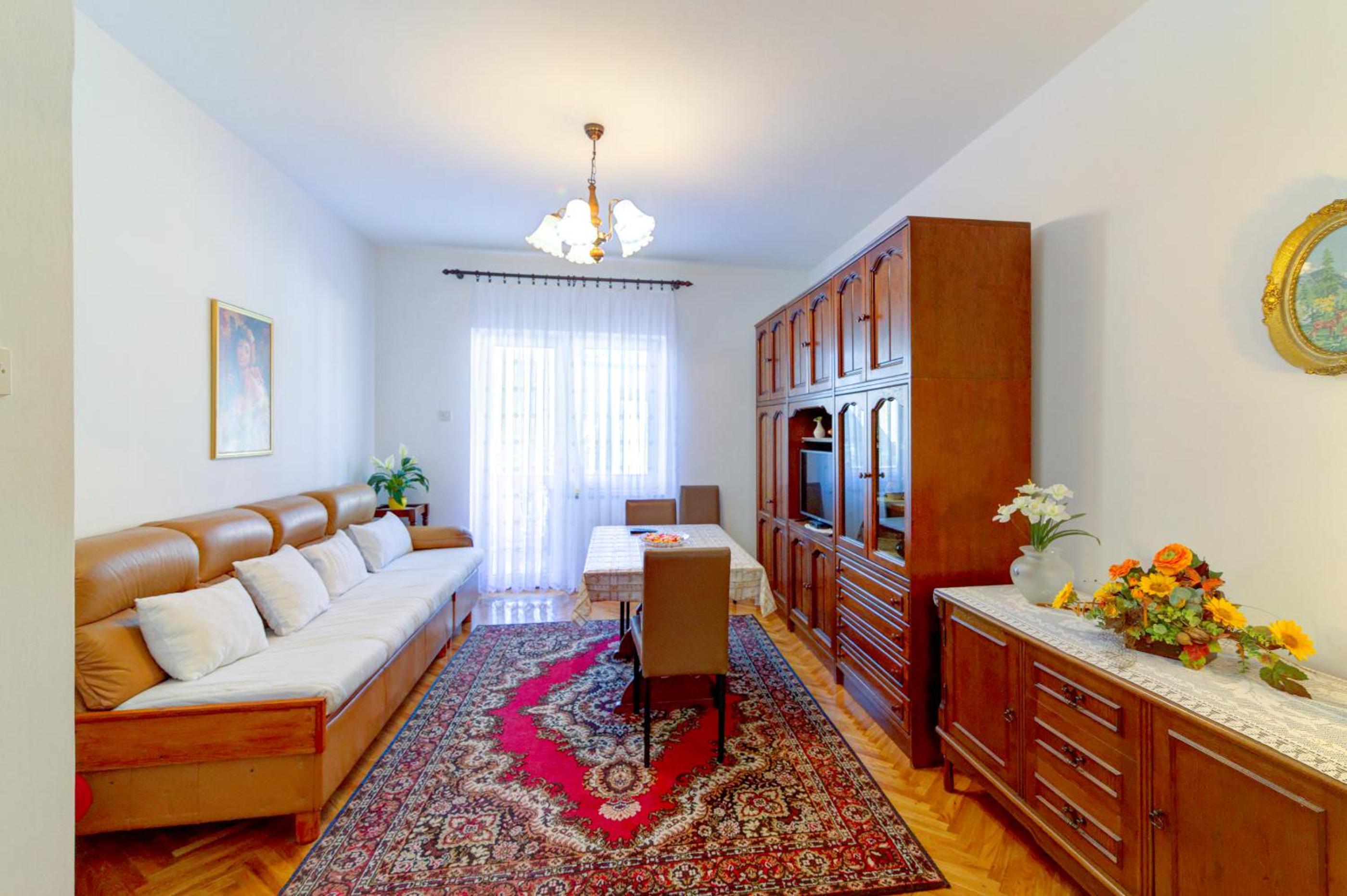 Three-Bedroom Apartment - Photo 20