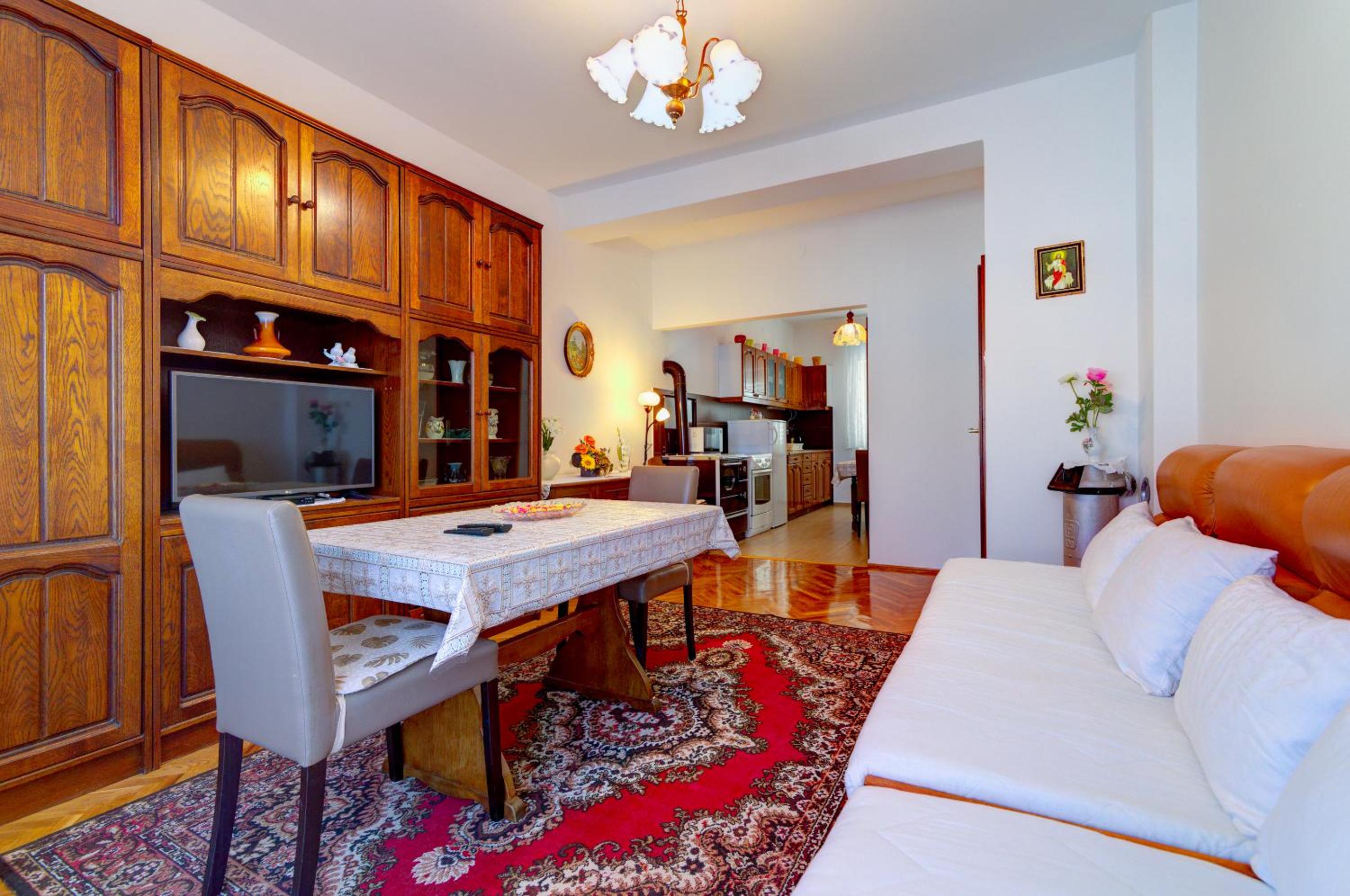 Three-Bedroom Apartment - Photo 41