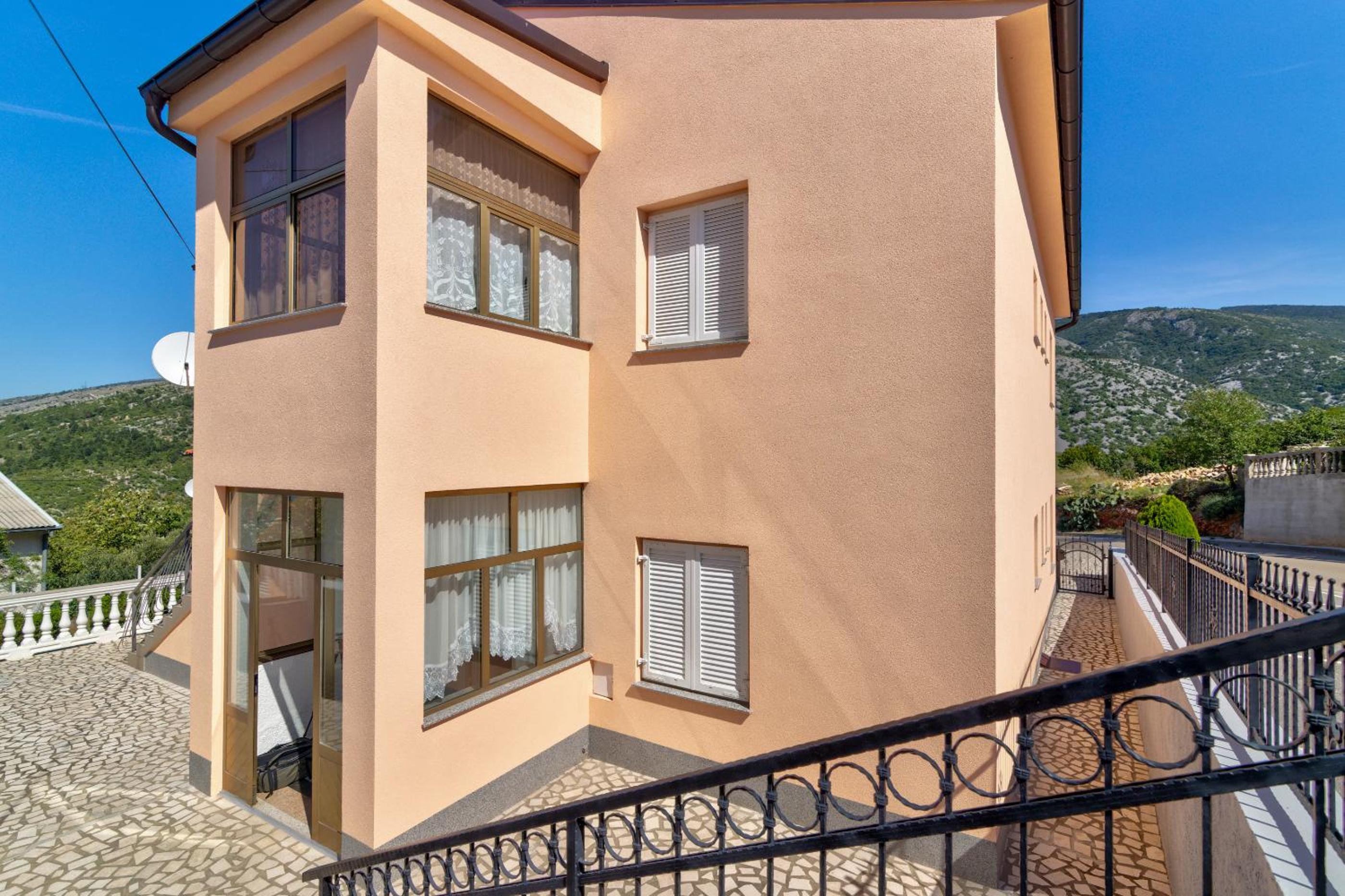 Three-Bedroom Apartment - Photo 43