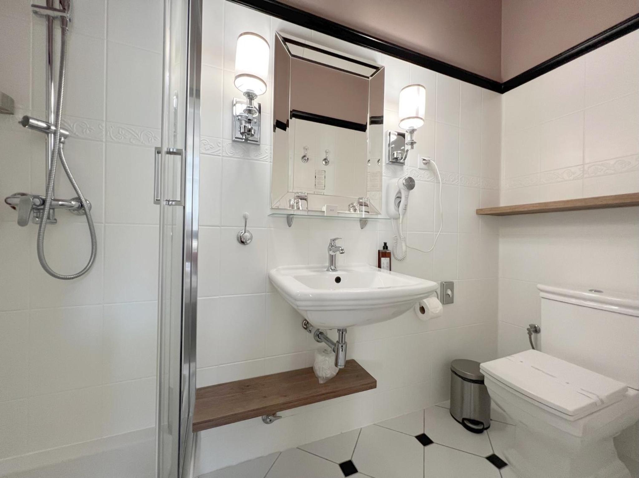 Double Room - Photo 6