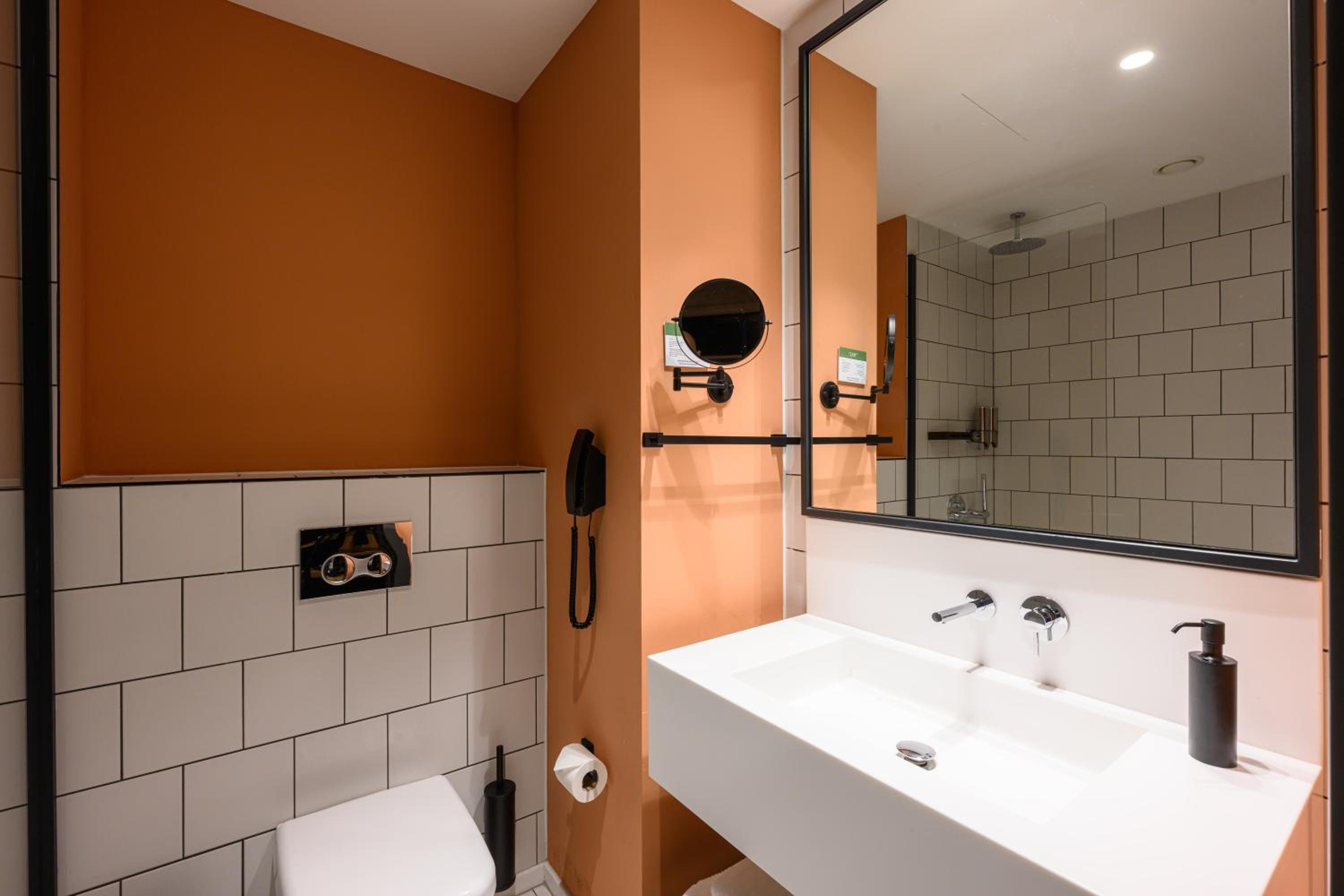 Suite - Photo 4
