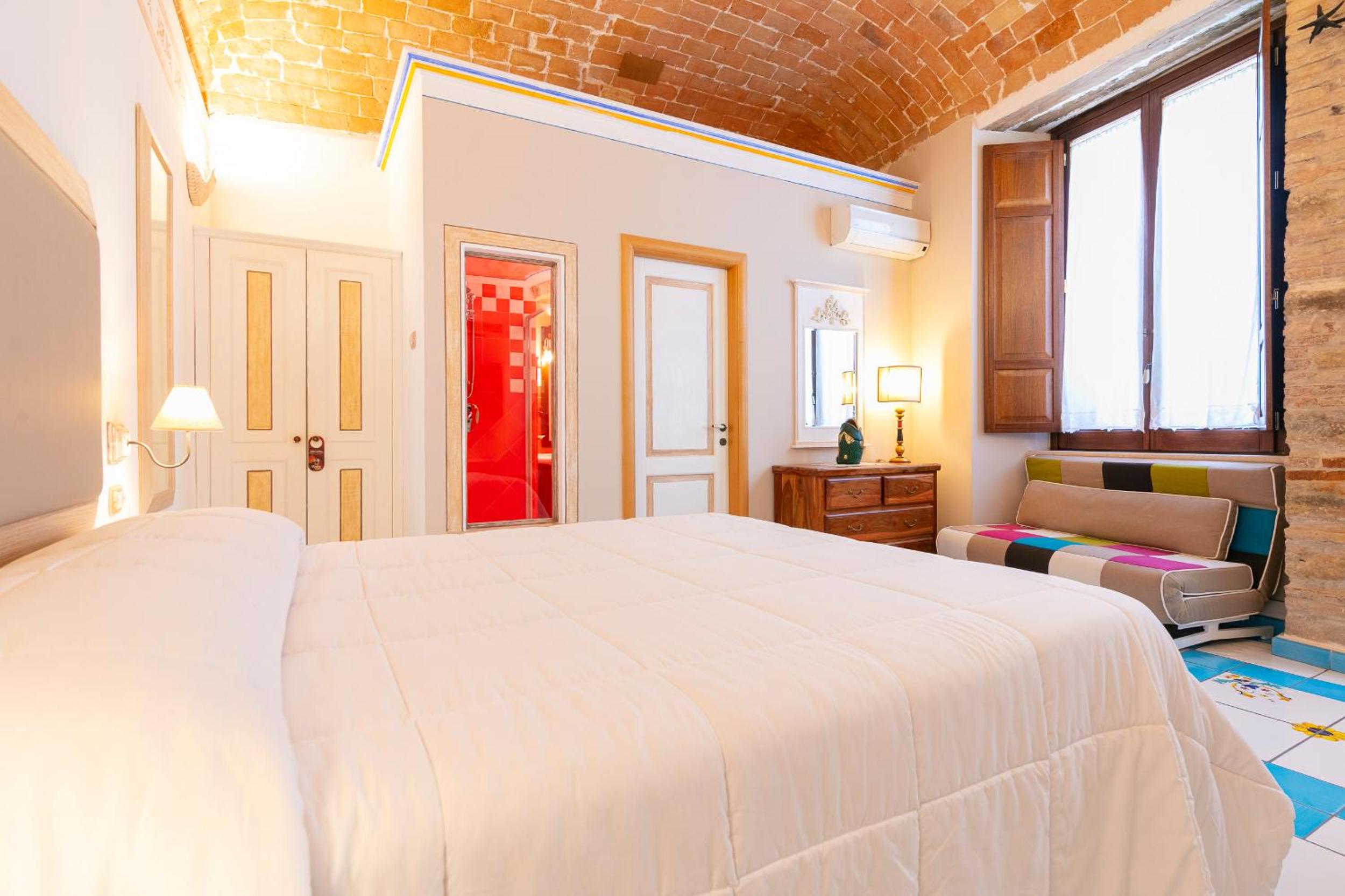 Deluxe Junior Suite - Photo 8