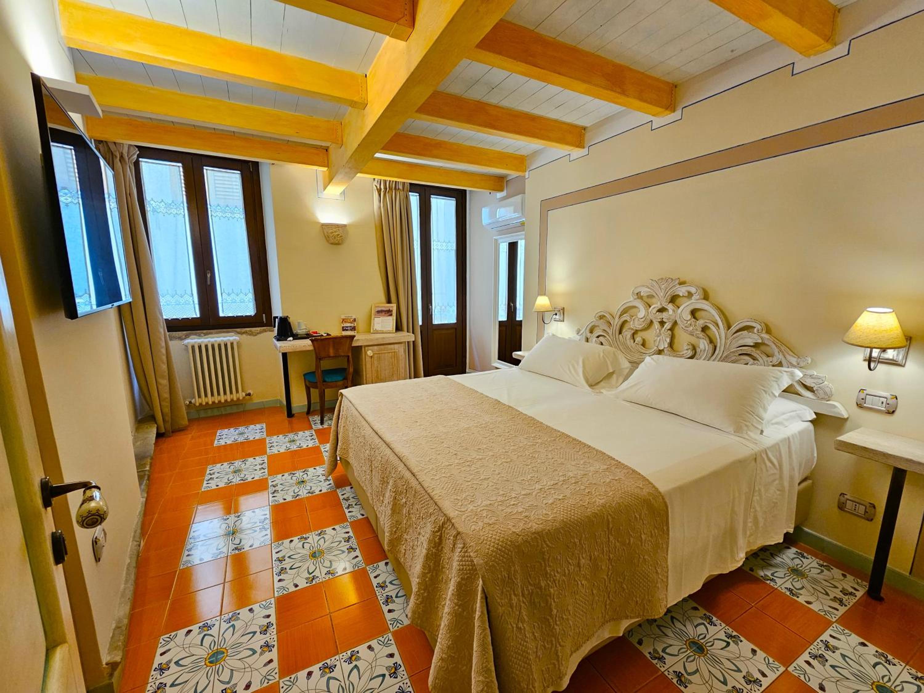 Deluxe Double or Twin Room - Photo 4