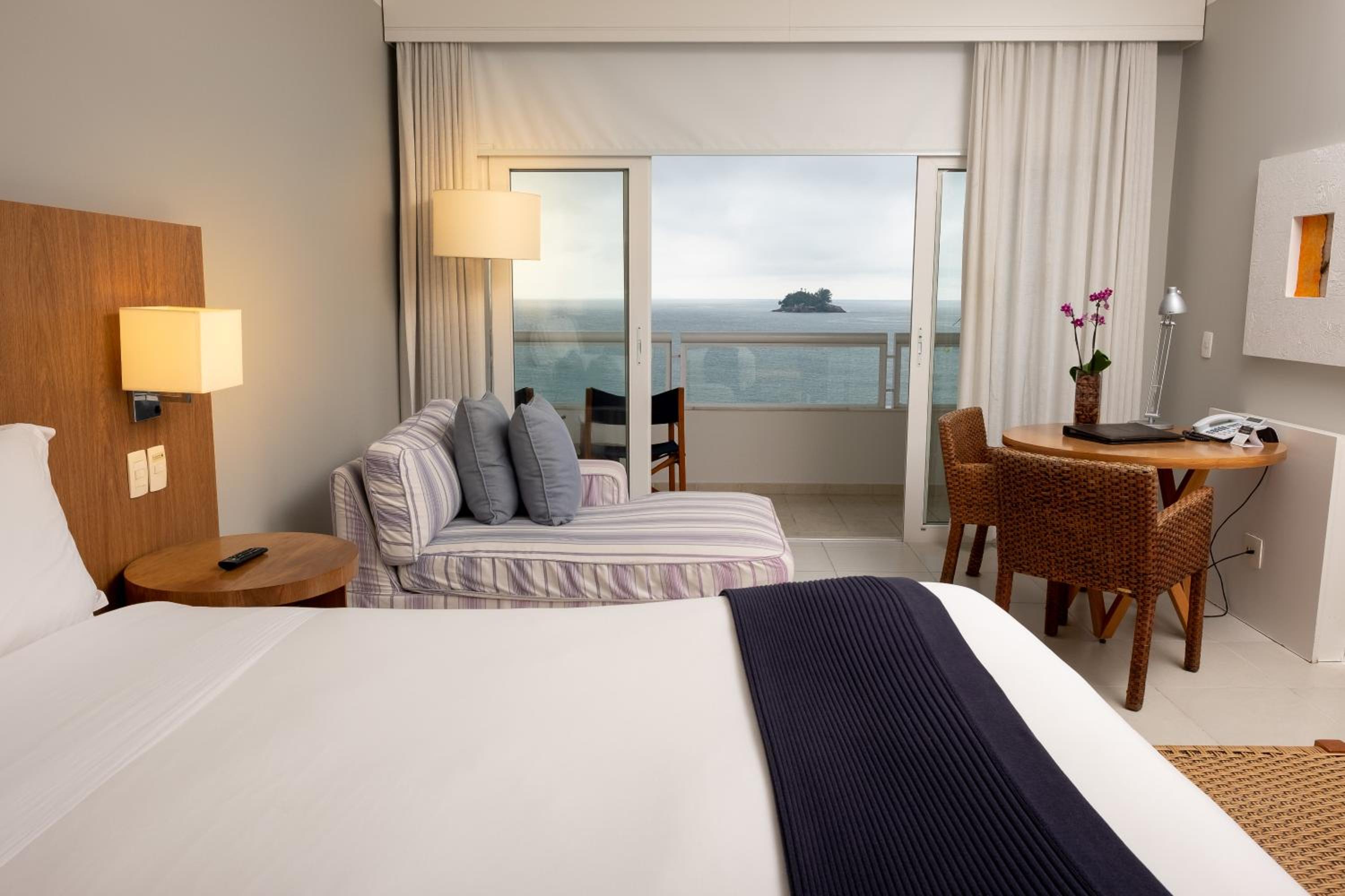 Quarto Deluxe com Cama de Casal e Varanda - Vista mar