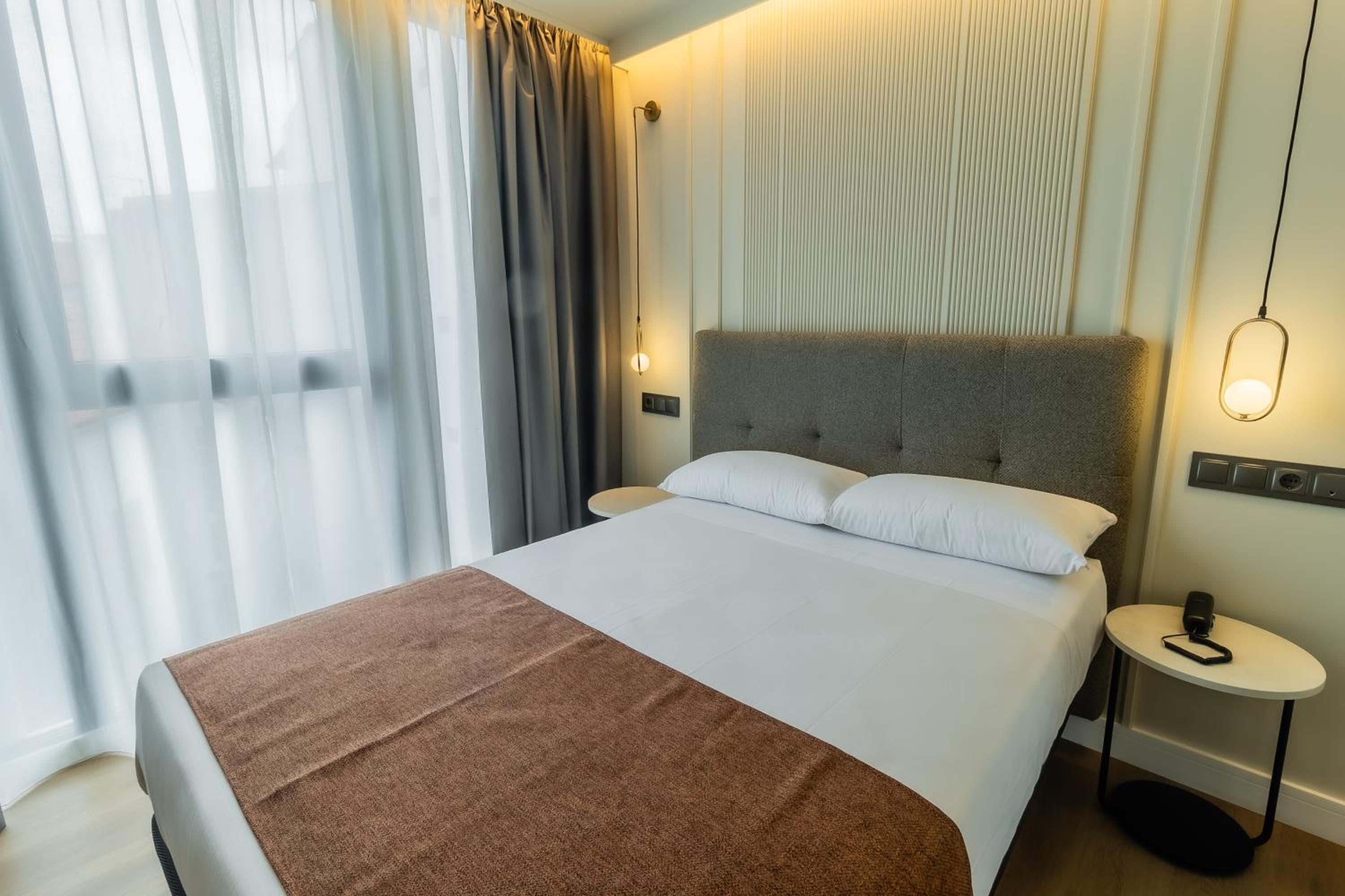 Double Room - Photo 7